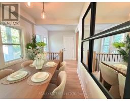 9 WOODFORD PARK ROAD, Toronto, Ontario