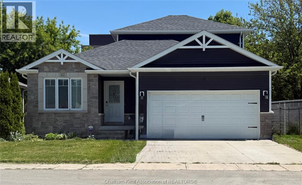 MLS# 26012918: 15 LISGAR STREET, Chatham, Canada