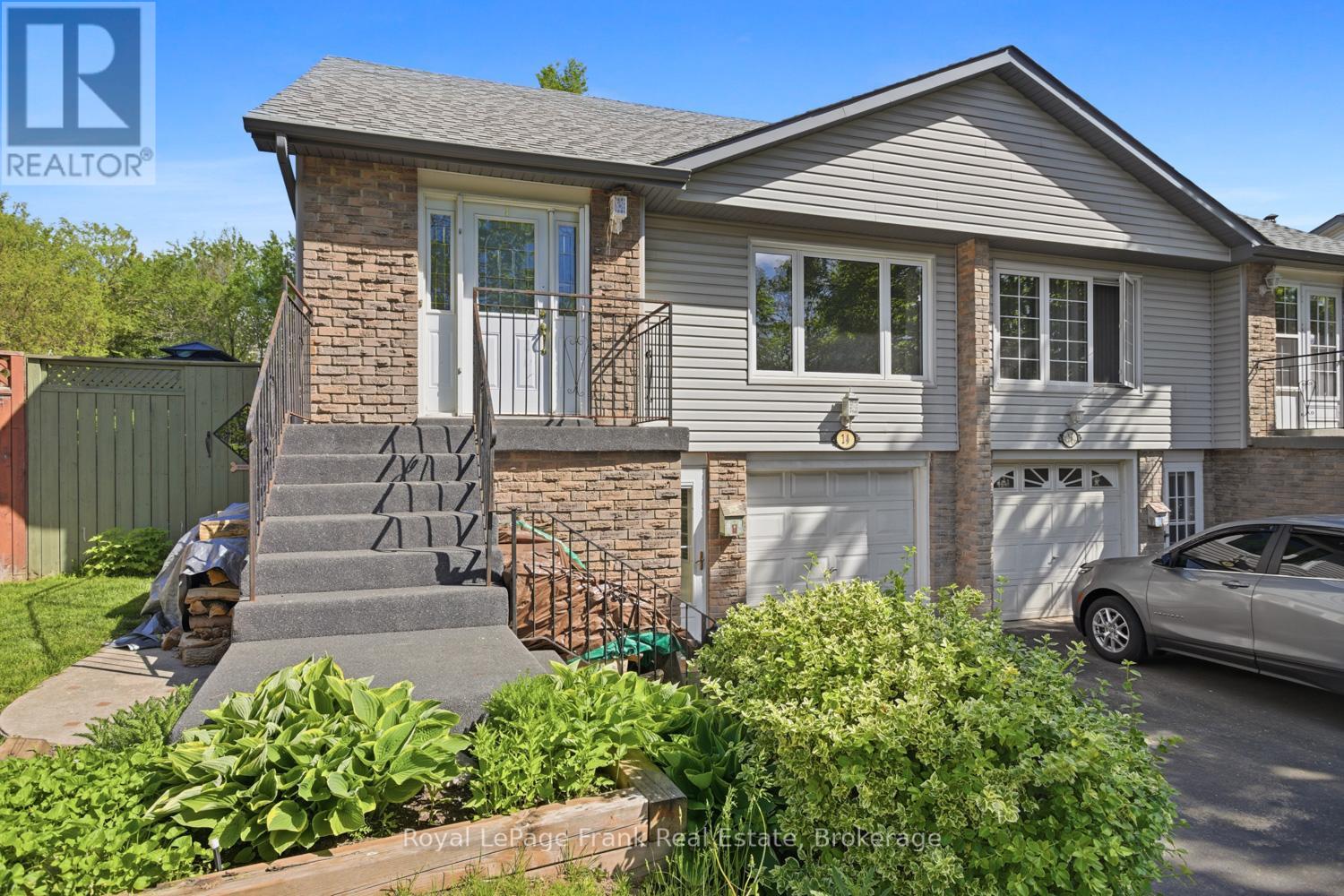 14 BEECROFT COURT, Whitby, Ontario