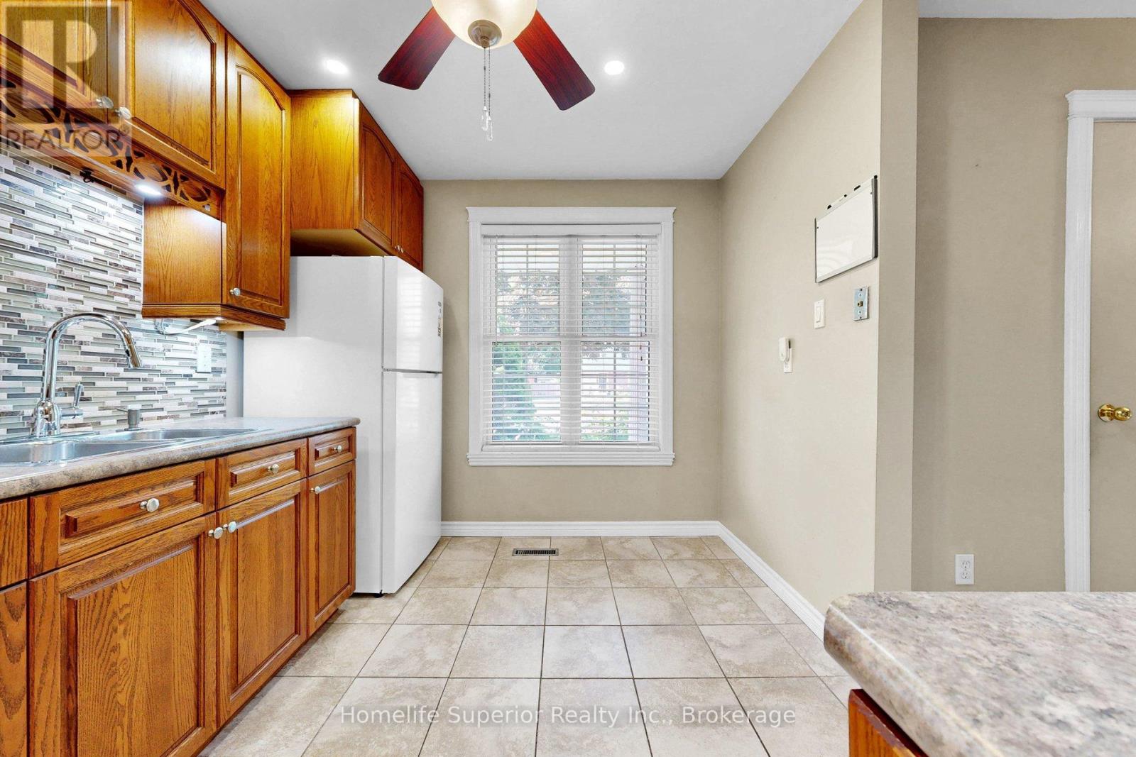 1057 Exeter Street, Oshawa, Ontario  L1G 7G9 - Photo 10 - E13234396