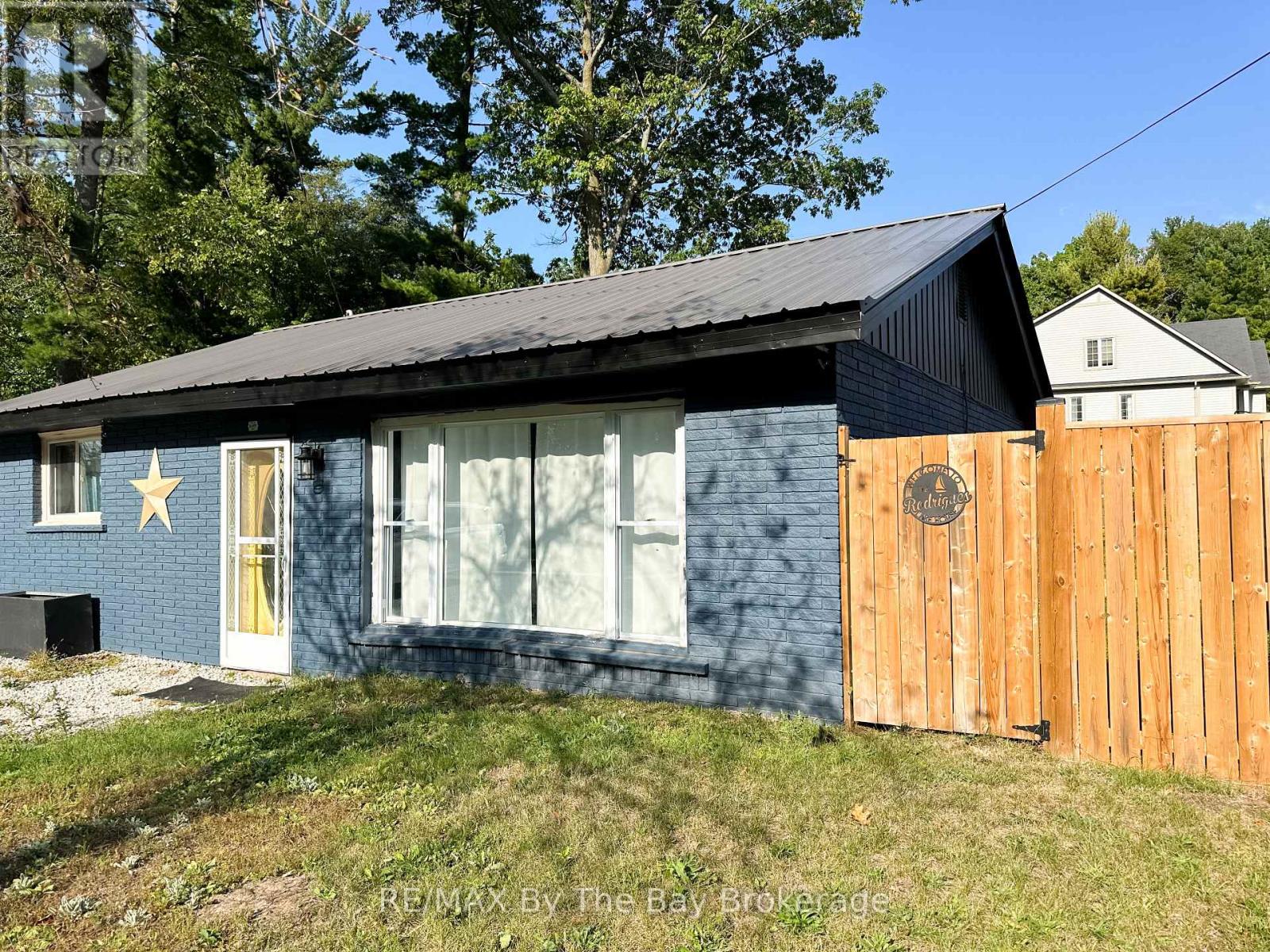 339 Zoo Park Road, Wasaga Beach, Ontario  L9Z 1S7 - Photo 2 - S13234370