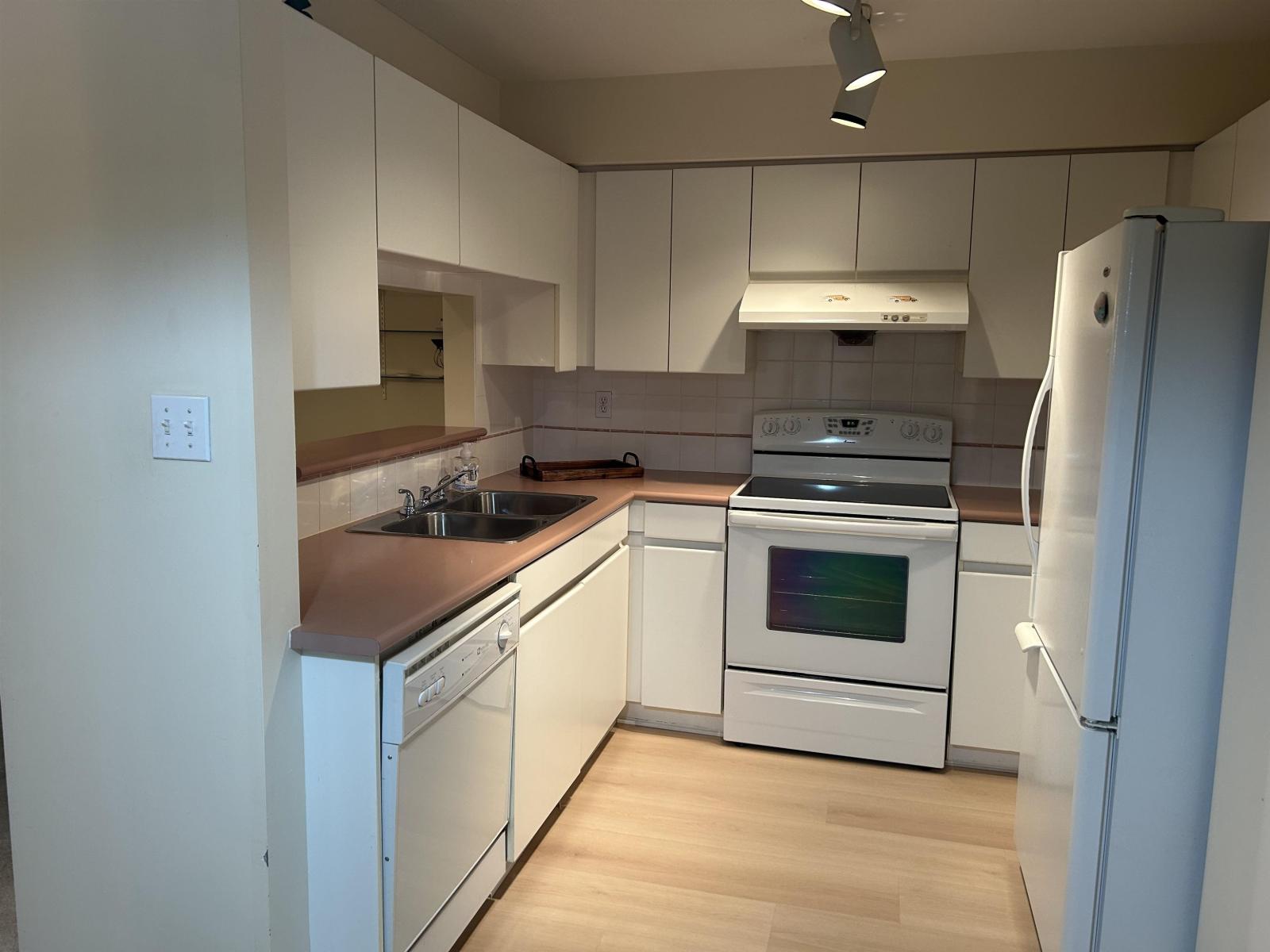 204 1533 Best Street, White Rock, British Columbia  V4B 4E9 - Photo 8 - R3118447