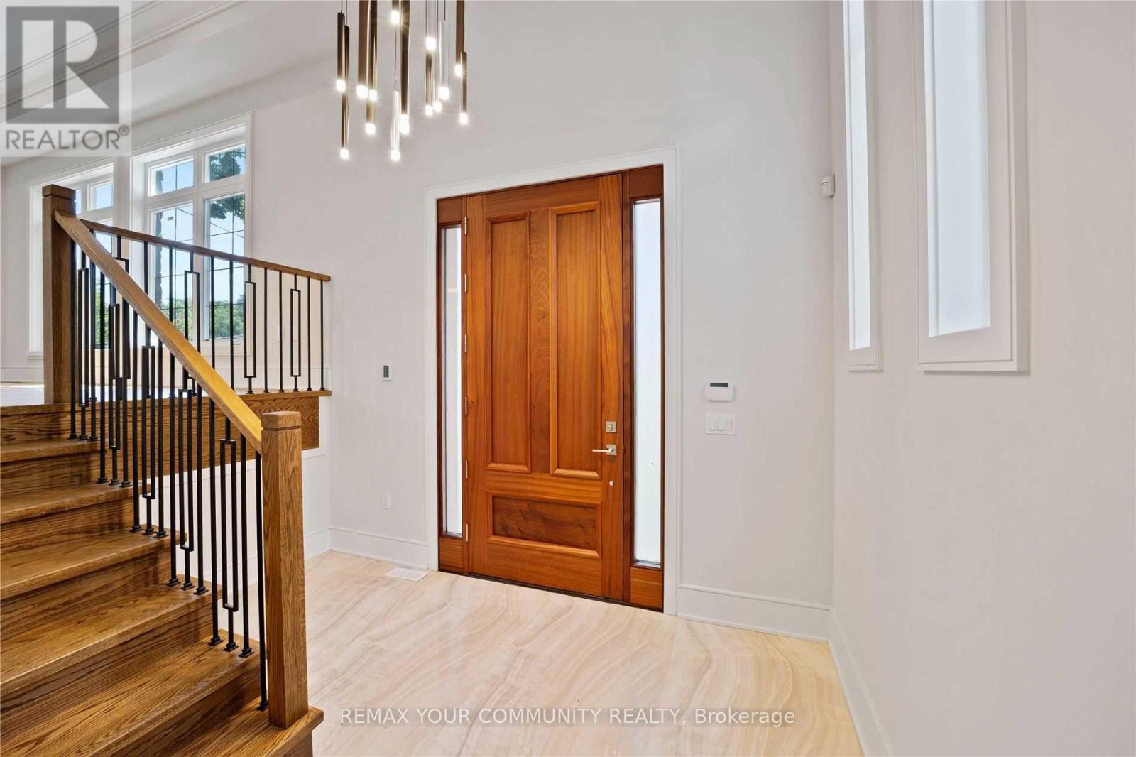 116 Park Home Avenue, Toronto, Ontario  M2N 1W8 - Photo 4 - C13234388