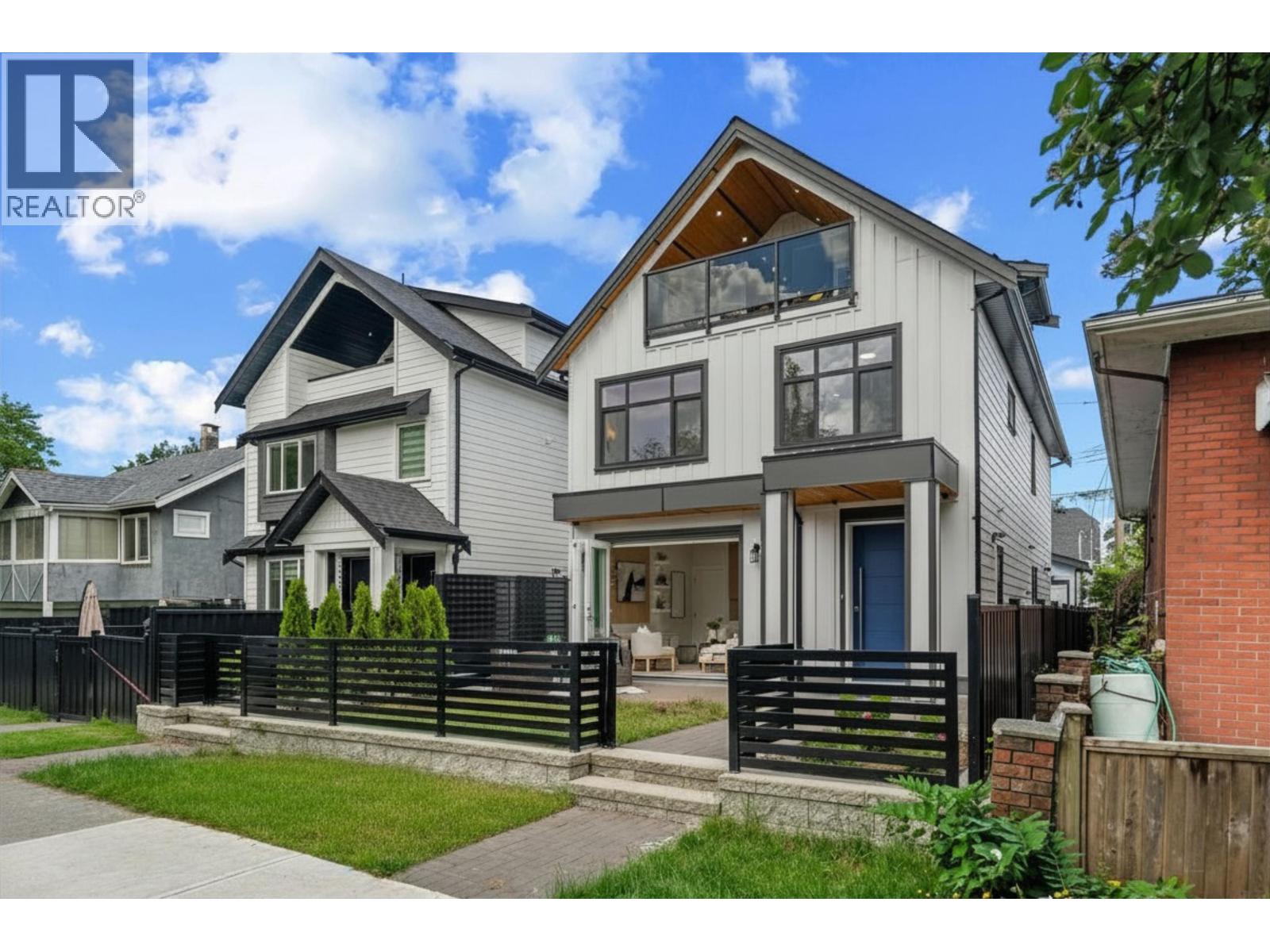 2371 Adanac Street, Vancouver, British Columbia  V5L 2E9 - Photo 2 - R3131246