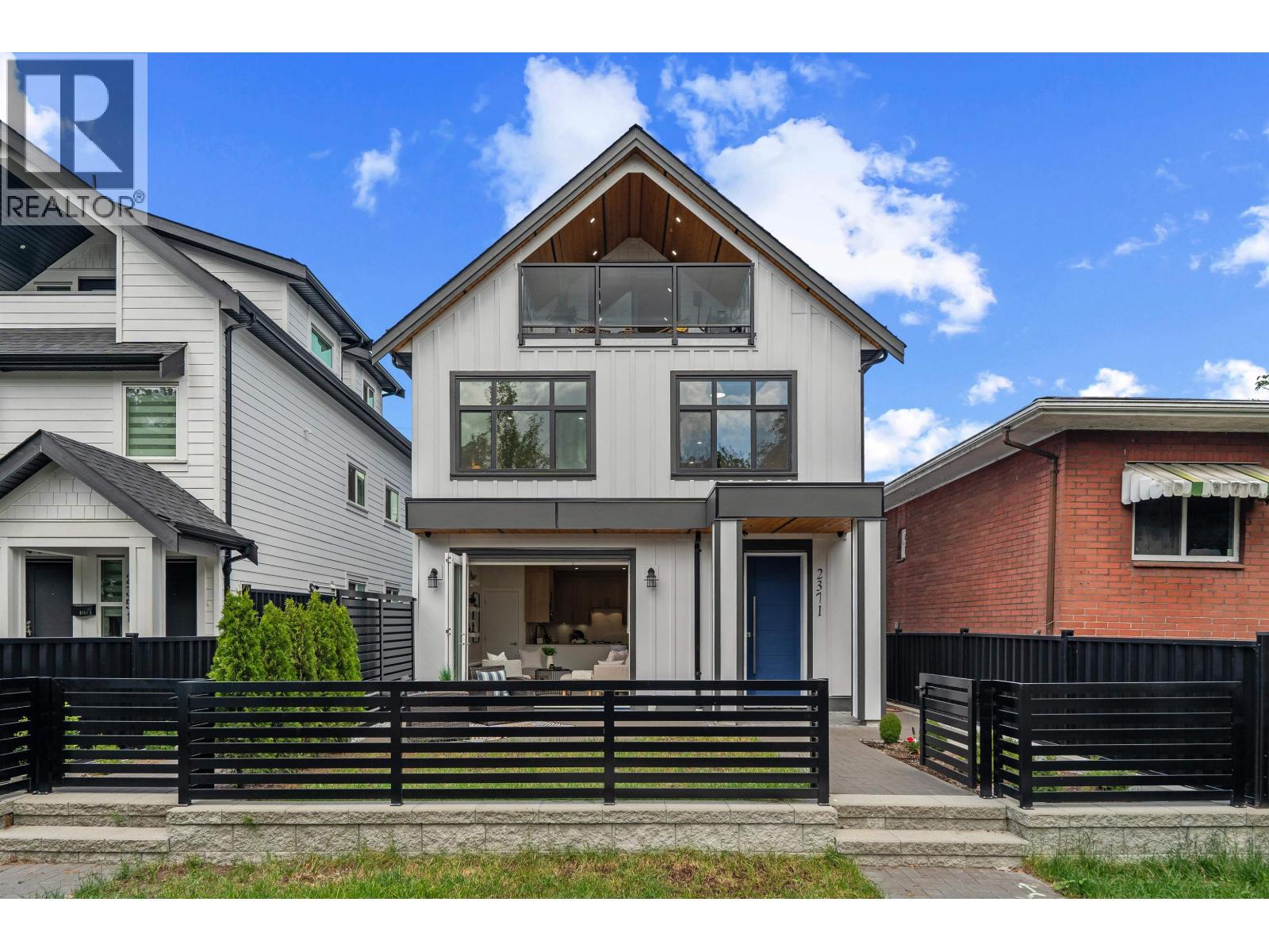 2371 ADANAC STREET, Vancouver, British Columbia