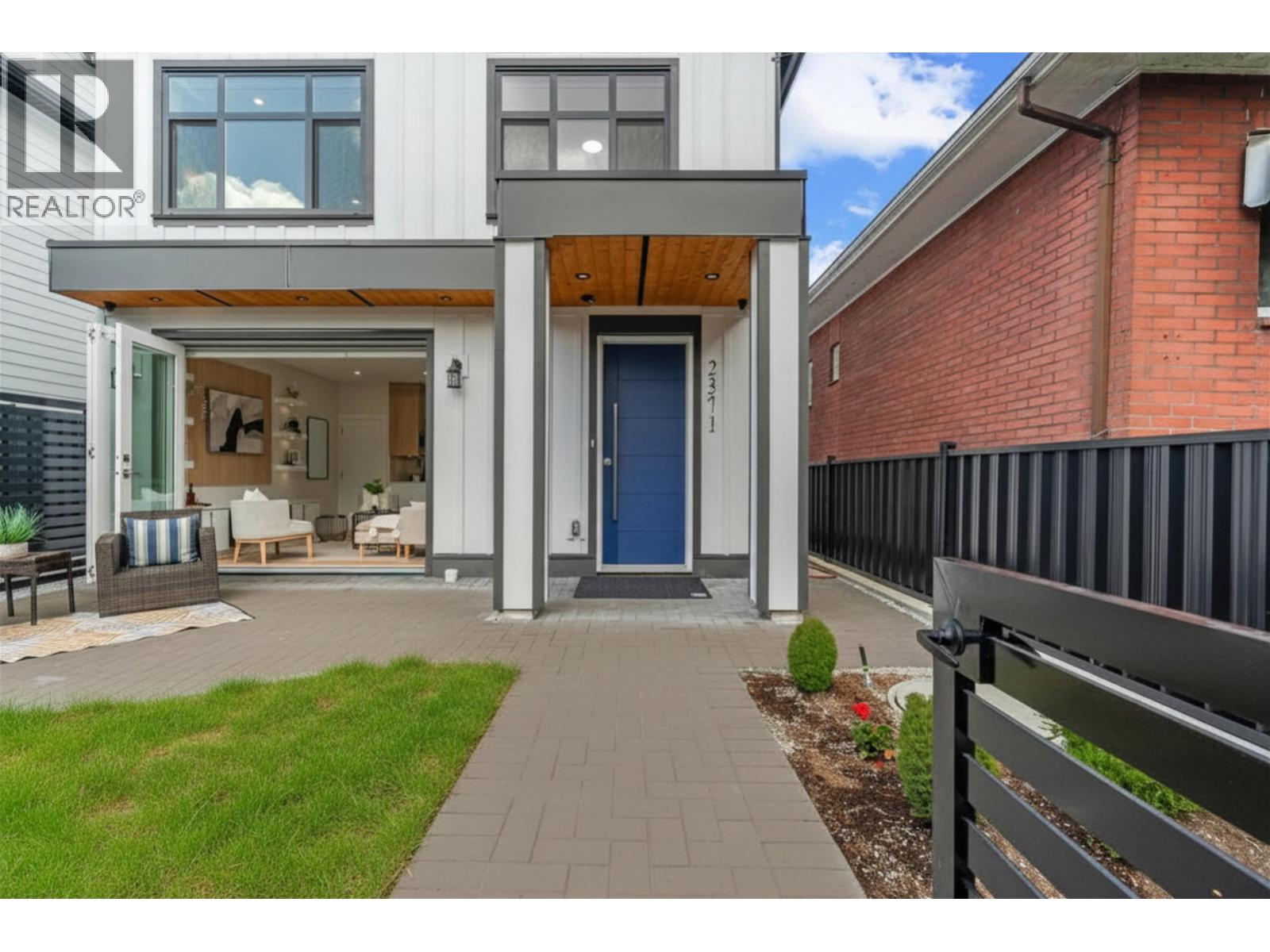 2371 Adanac Street, Vancouver, British Columbia  V5L 2E9 - Photo 3 - R3131246