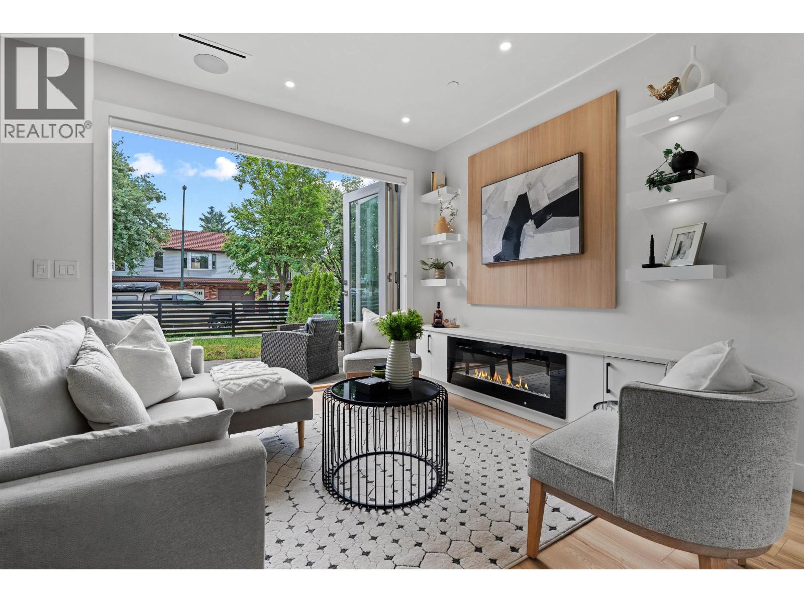 2371 Adanac Street, Vancouver, British Columbia  V5L 2E9 - Photo 5 - R3131246