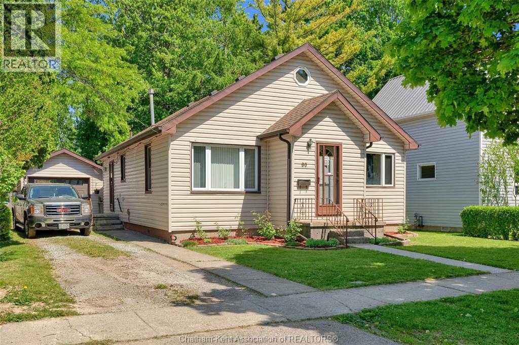 90 Main Street, Wallaceburg, Ontario  N8A 2G8 - Photo 2 - 26012922