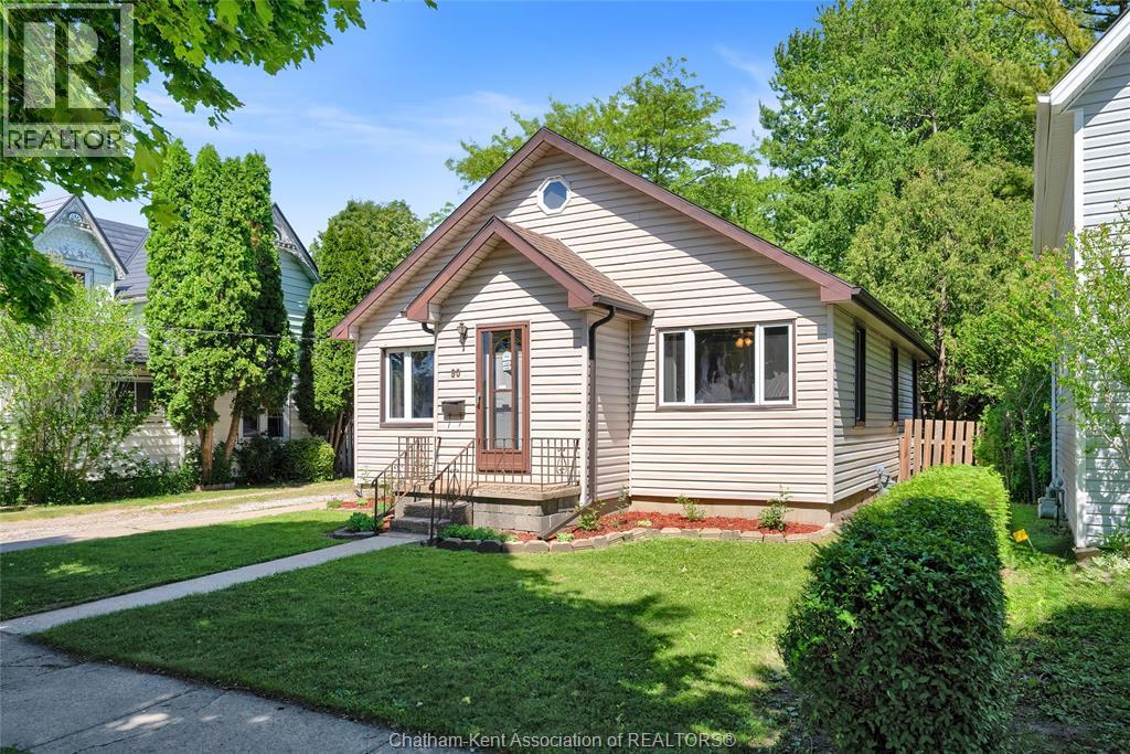 90 Main Street, Wallaceburg, Ontario  N8A 2G8 - Photo 3 - 26012922