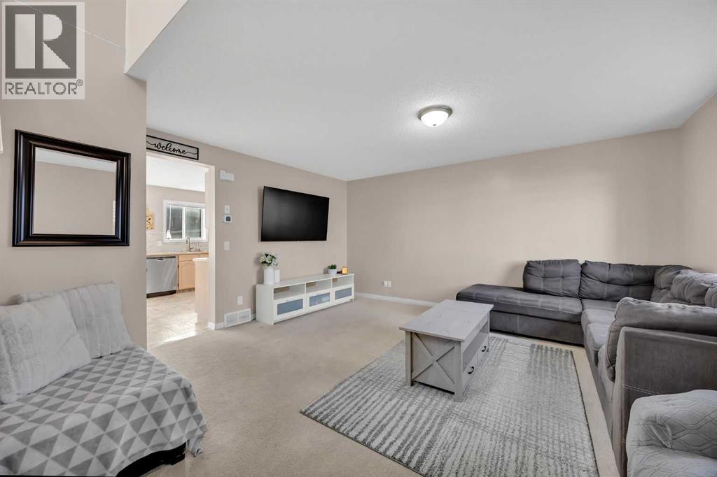 26 Saddlemead Close Ne, Calgary, Alberta  T3J 4M6 - Photo 5 - A2316706