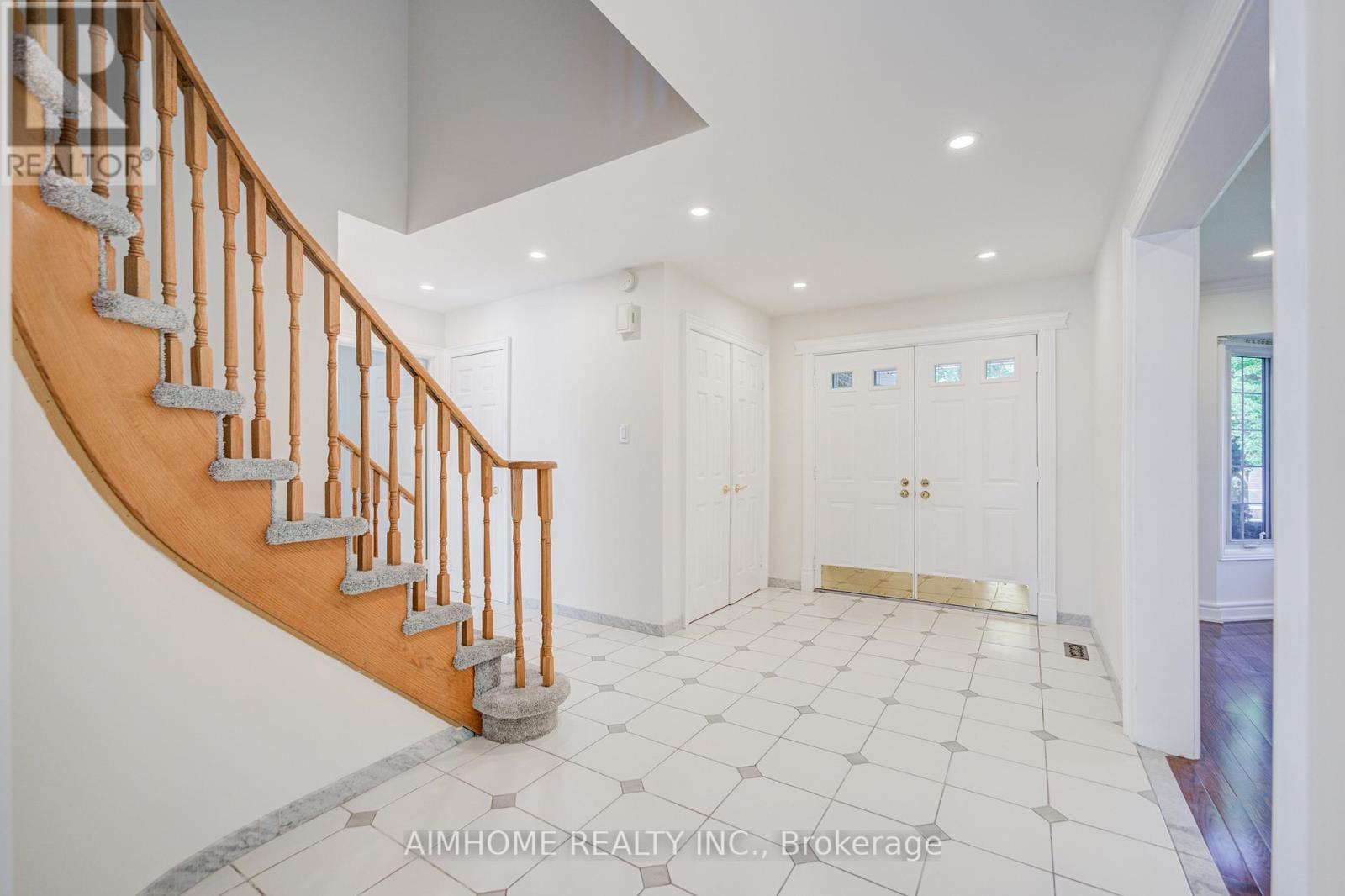21 Calthorpe Avenue, Toronto, Ontario  M1C 3S3 - Photo 4 - E13234354