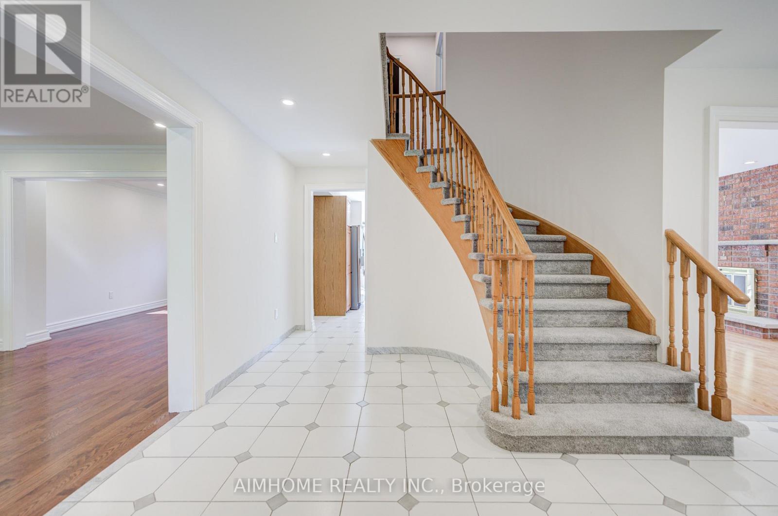 21 Calthorpe Avenue, Toronto, Ontario  M1C 3S3 - Photo 5 - E13234354