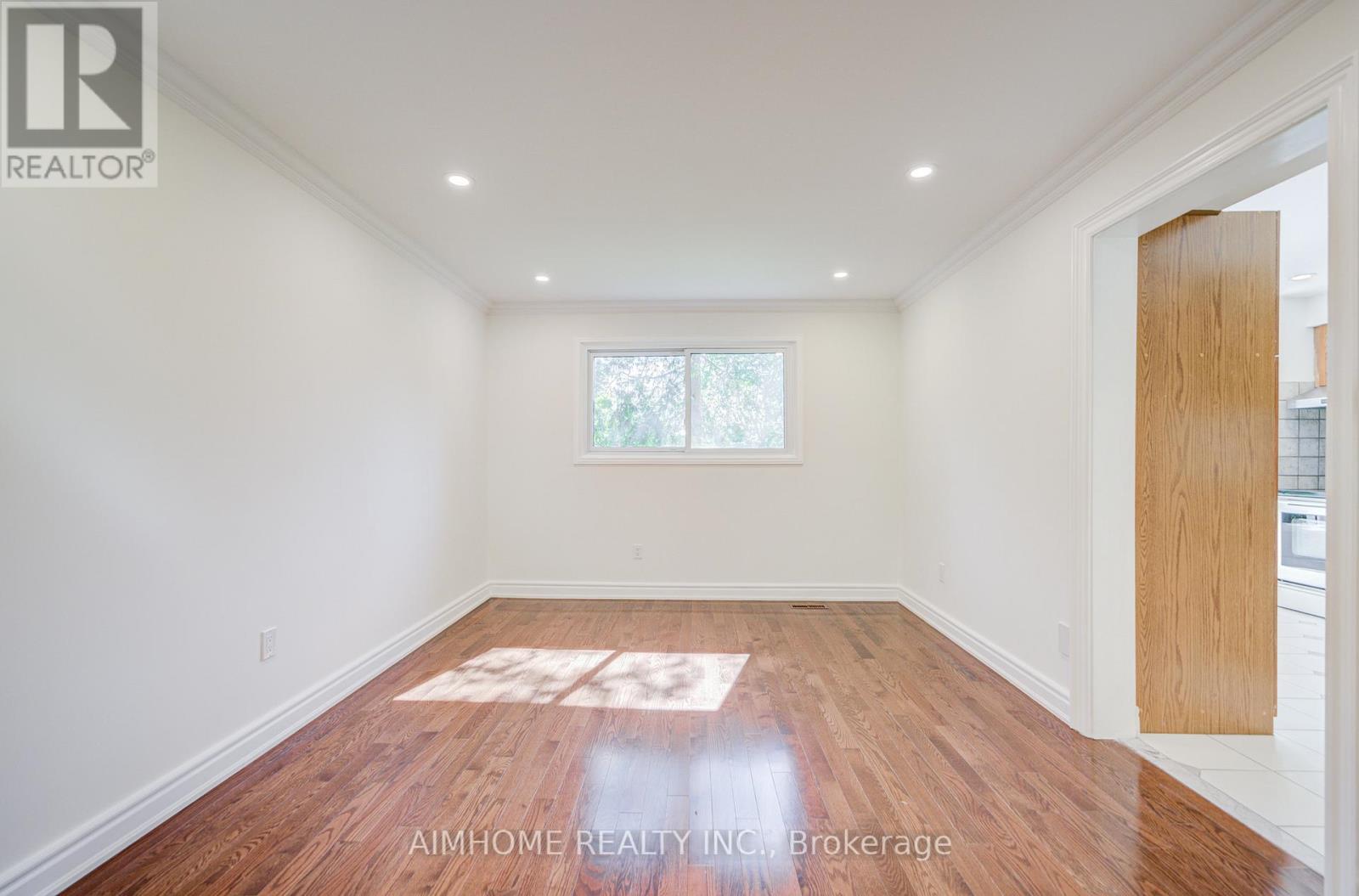 21 Calthorpe Avenue, Toronto, Ontario  M1C 3S3 - Photo 7 - E13234354