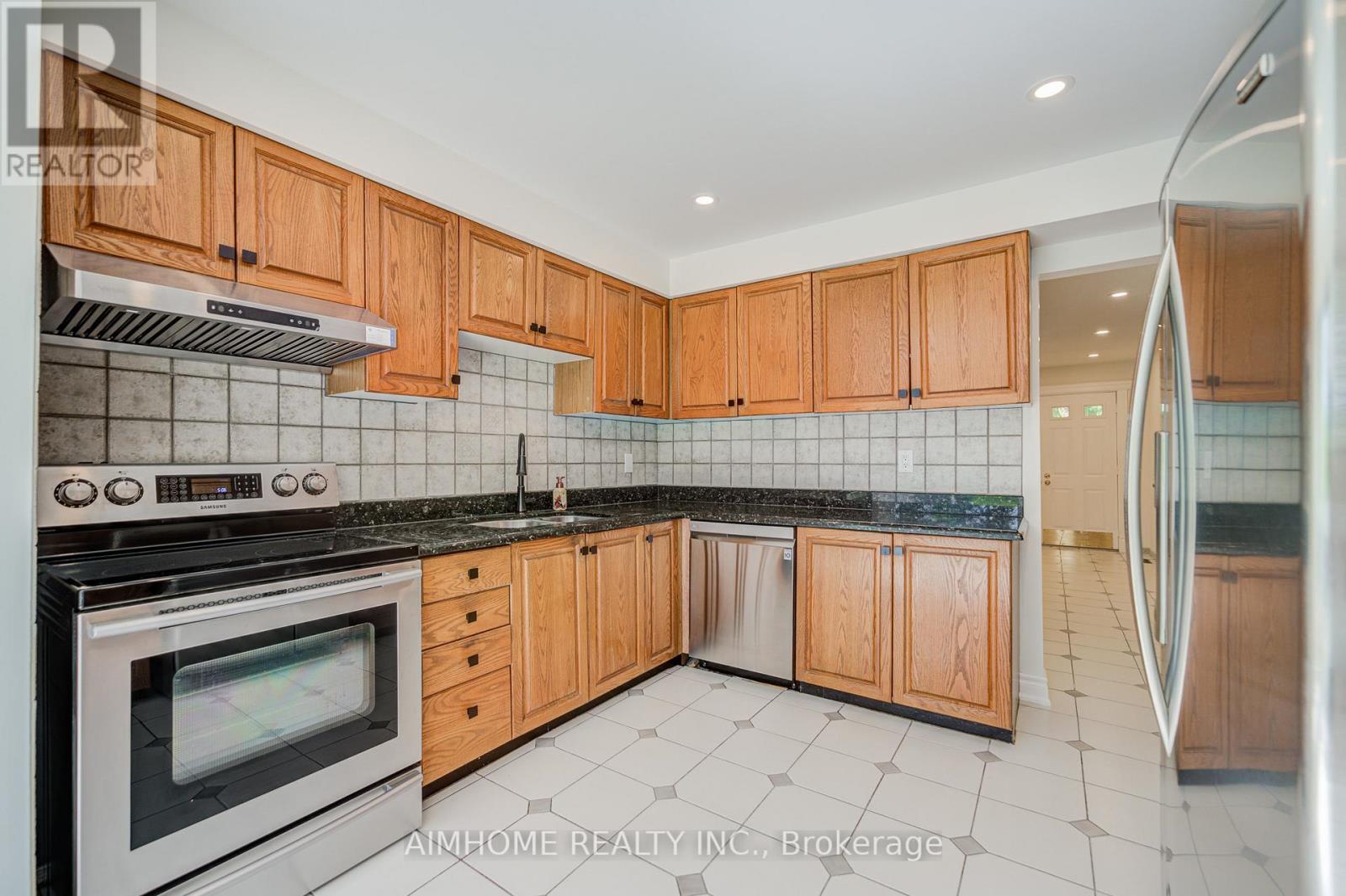 21 Calthorpe Avenue, Toronto, Ontario  M1C 3S3 - Photo 8 - E13234354