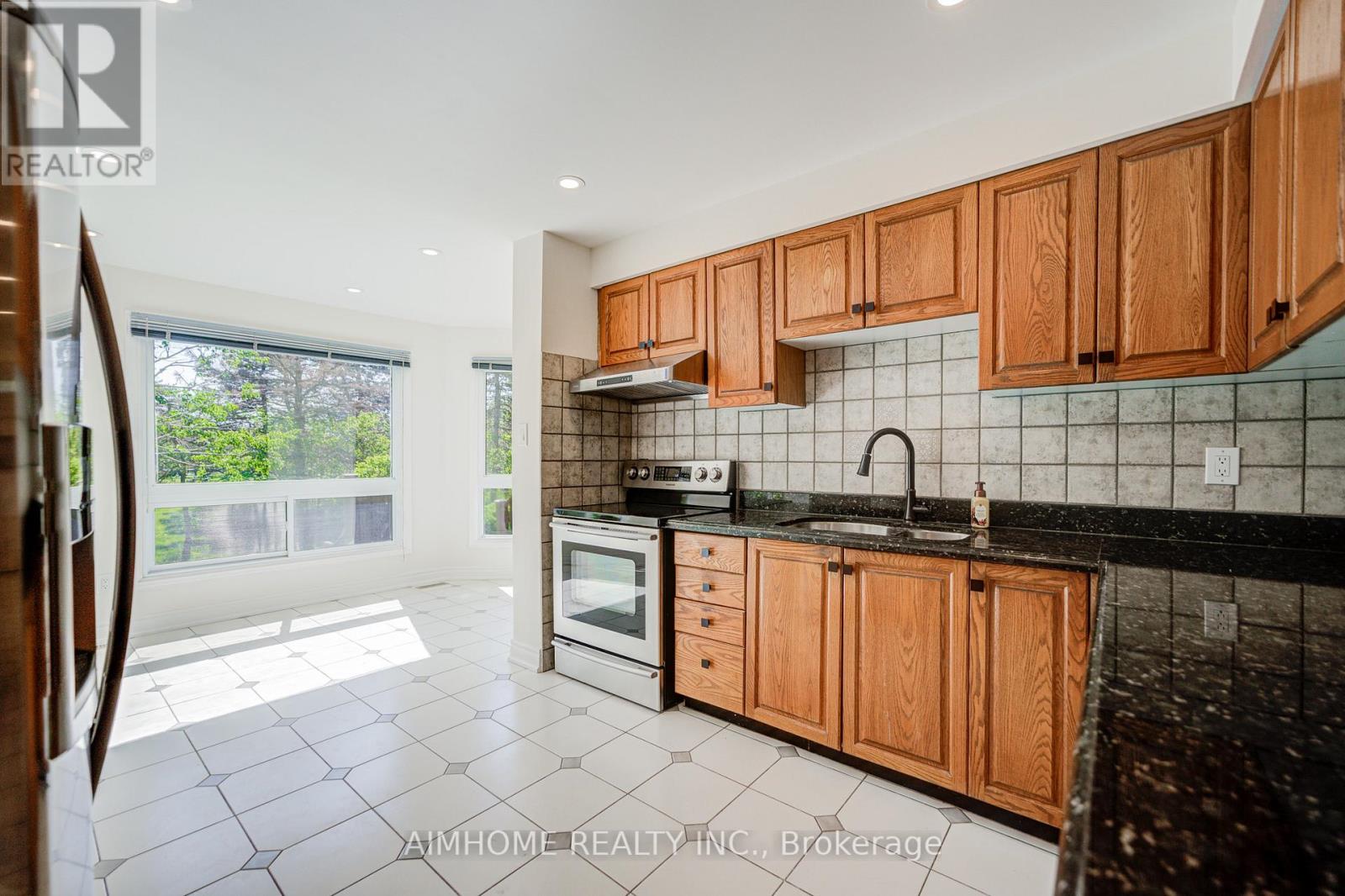 21 Calthorpe Avenue, Toronto, Ontario  M1C 3S3 - Photo 9 - E13234354