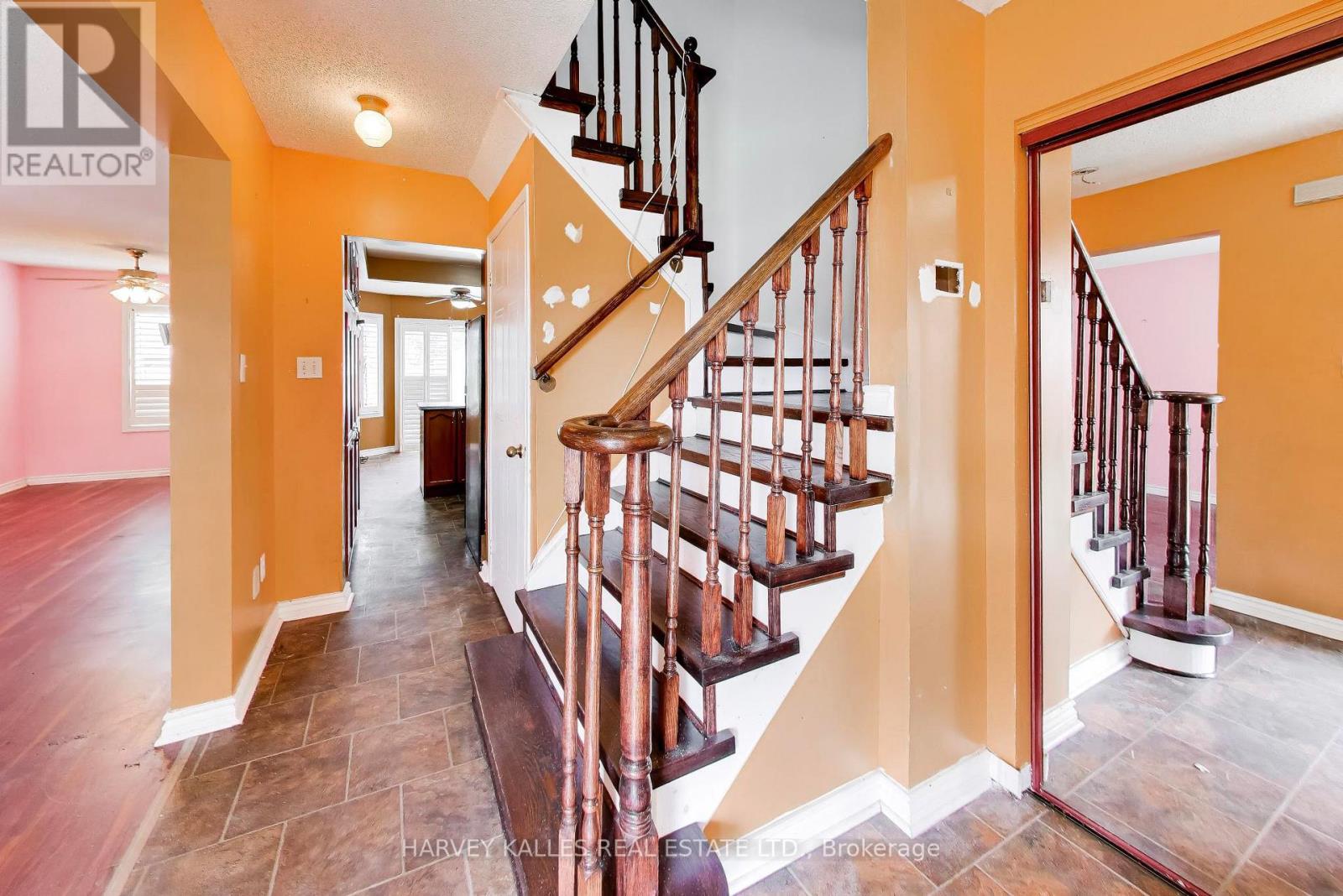 70 Andona Crescent, Toronto, Ontario  M1C 5A3 - Photo 4 - E13234362