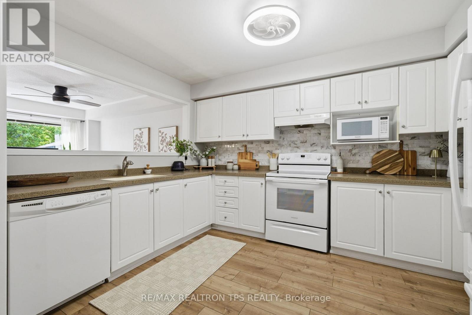 68 Richfield Square, Clarington, Ontario  L1E 4G4 - Photo 3 - E13234420