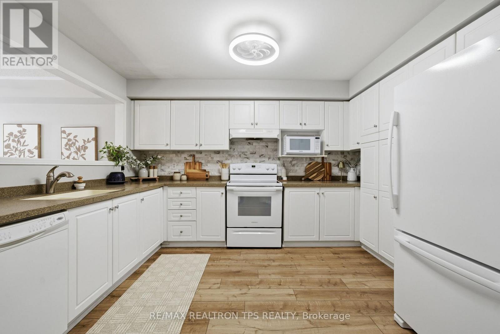 68 Richfield Square, Clarington, Ontario  L1E 4G4 - Photo 4 - E13234420