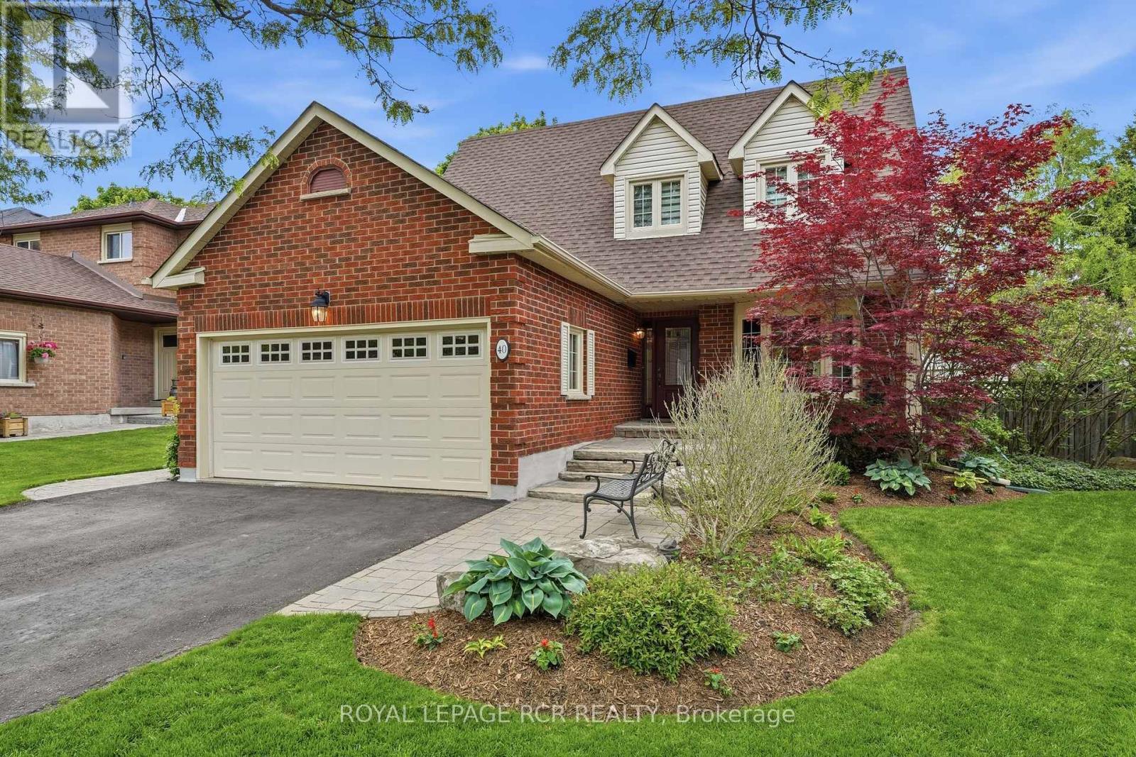 40 MOFFAT CRESCENT, Aurora, Ontario