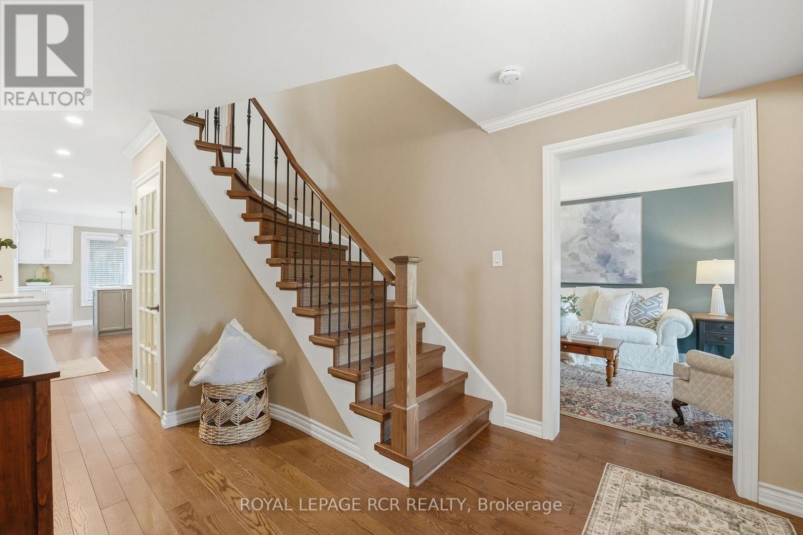 40 Moffat Crescent, Aurora, Ontario  L4G 4Z9 - Photo 4 - N13234104