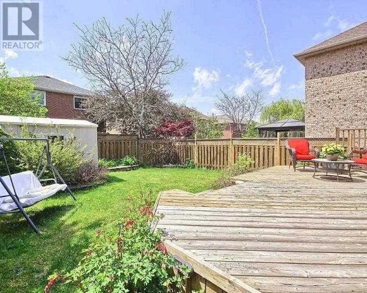 396 Flanagan Court, Newmarket, Ontario  L3X 2E8 - Photo 9 - N13234116