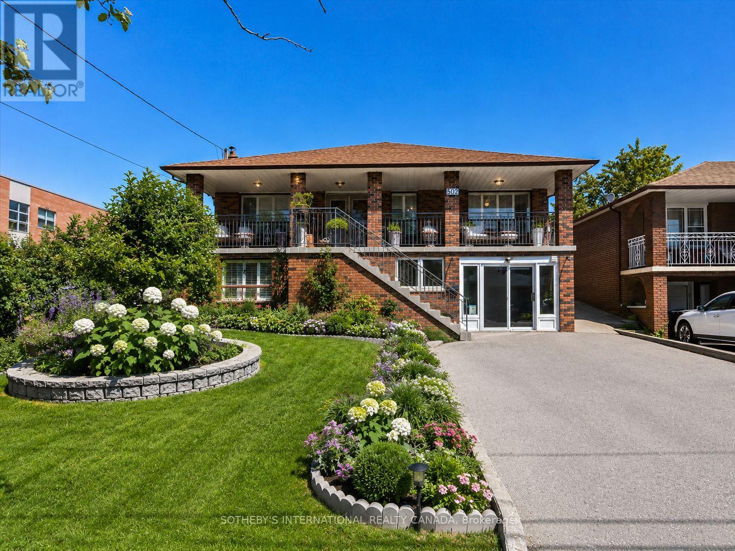 502 QUEENS DRIVE, Toronto, Ontario