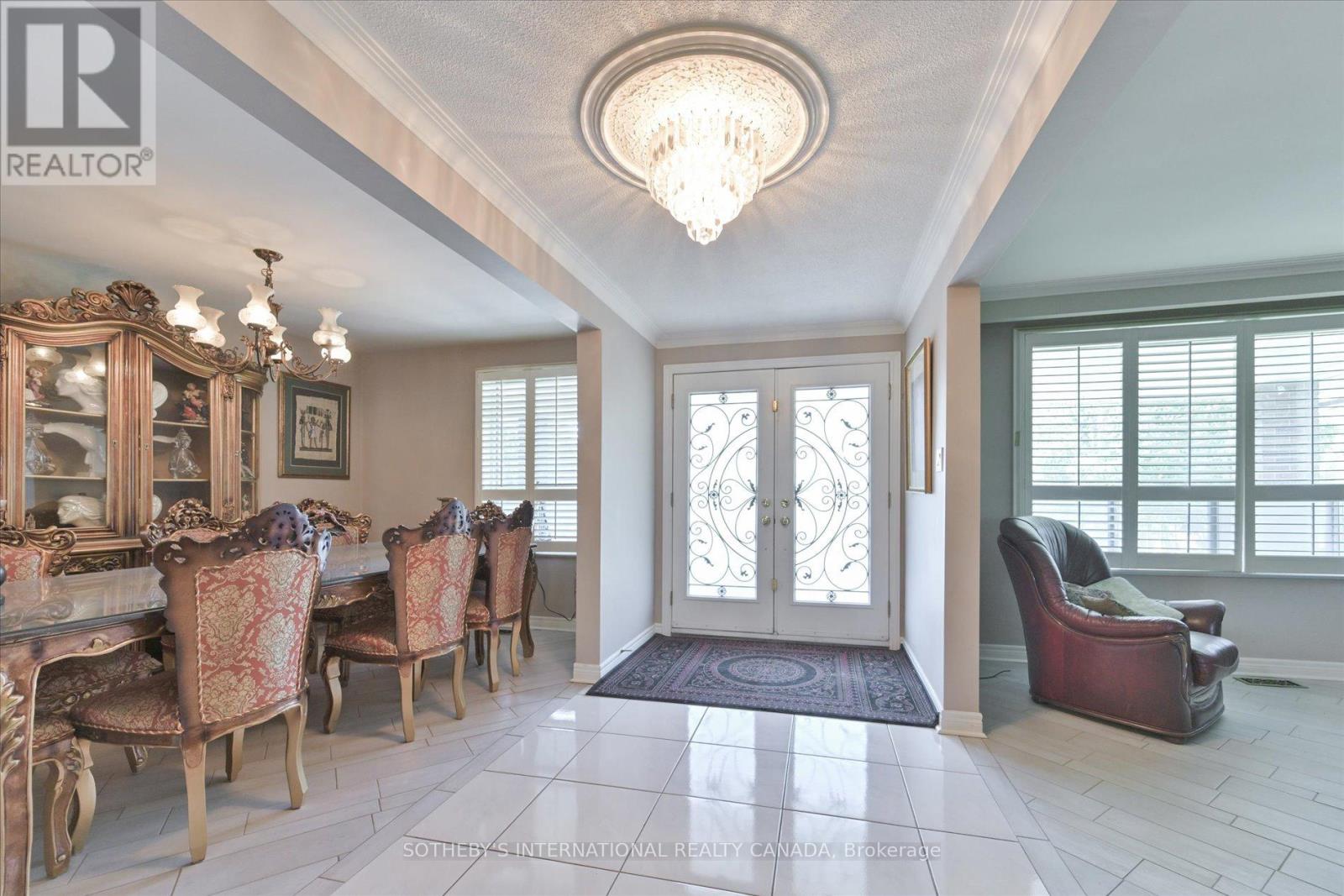 502 Queens Drive, Toronto, Ontario  M6L 1M8 - Photo 4 - W13233372