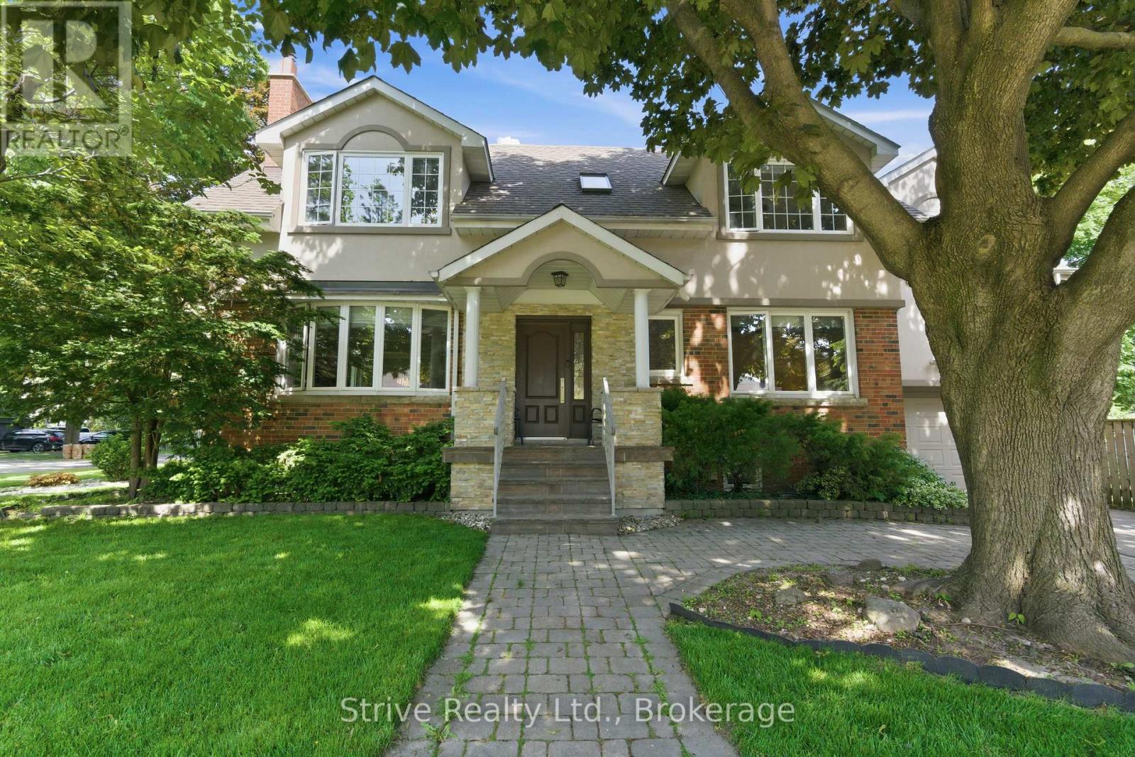 53 MONKTON AVENUE, Toronto, Ontario