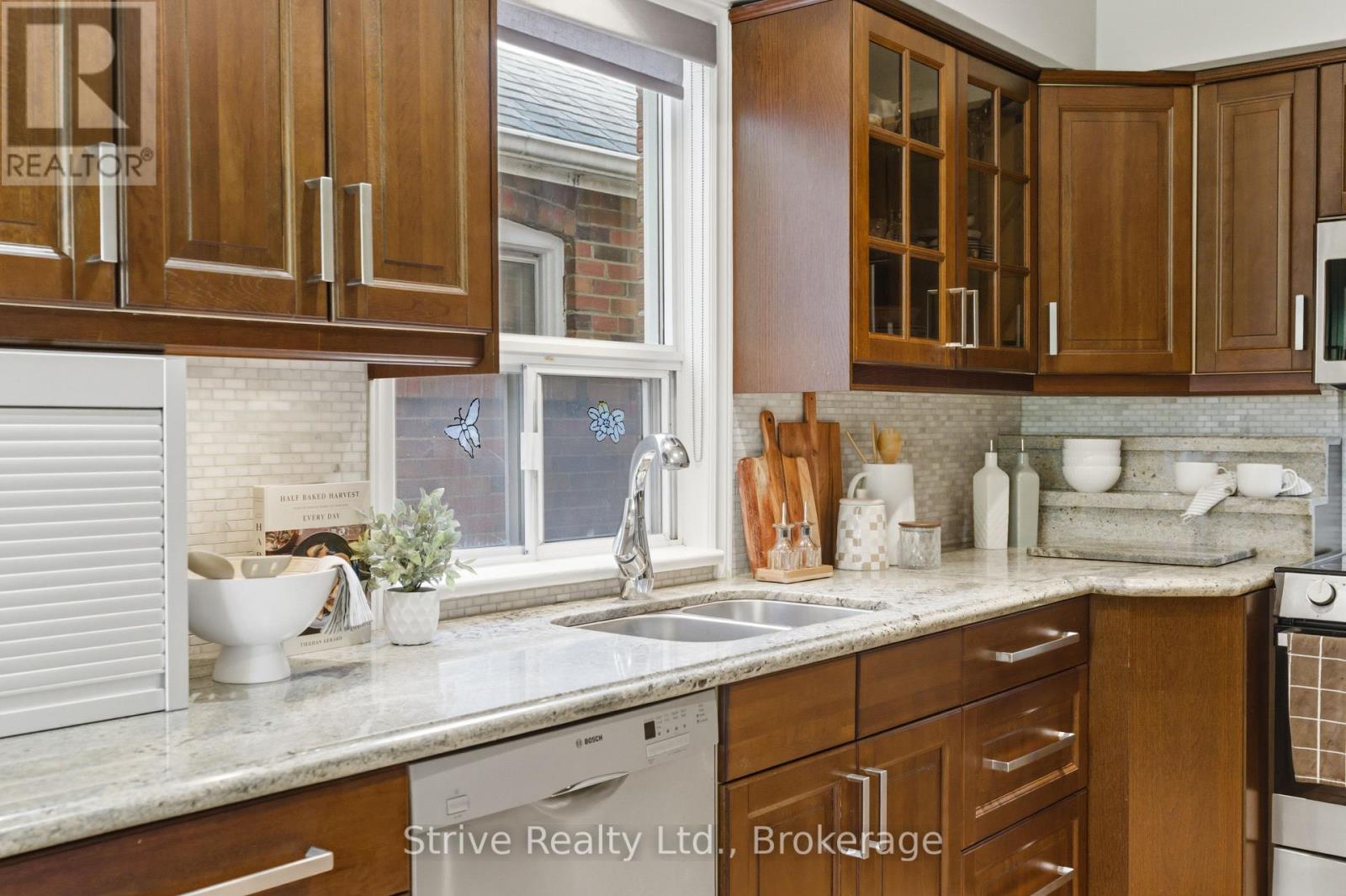 53 Monkton Avenue, Toronto, Ontario  M8Z 4N4 - Photo 18 - W13234678
