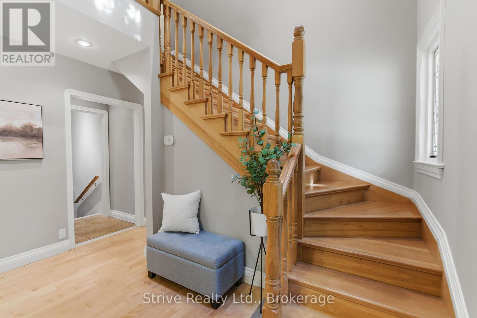 53 Monkton Avenue, Toronto, Ontario  M8Z 4N4 - Photo 5 - W13234678