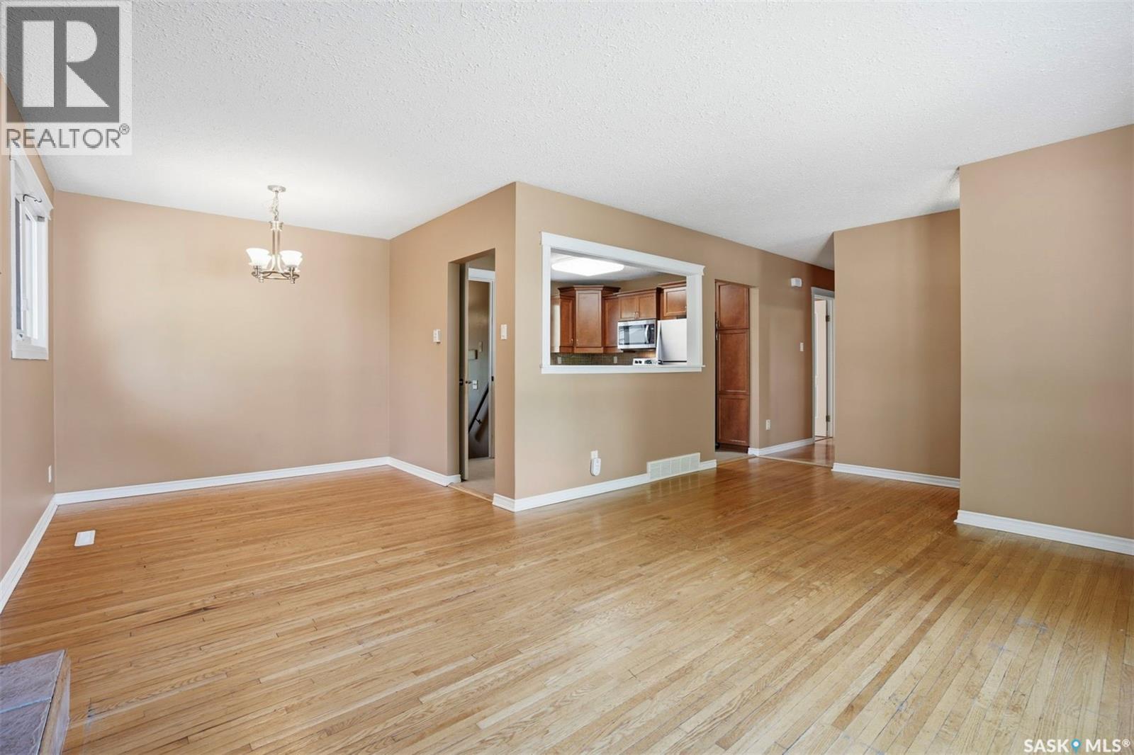 2019 Louise Avenue, Saskatoon, Saskatchewan  S7J 2C1 - Photo 5 - SK037882