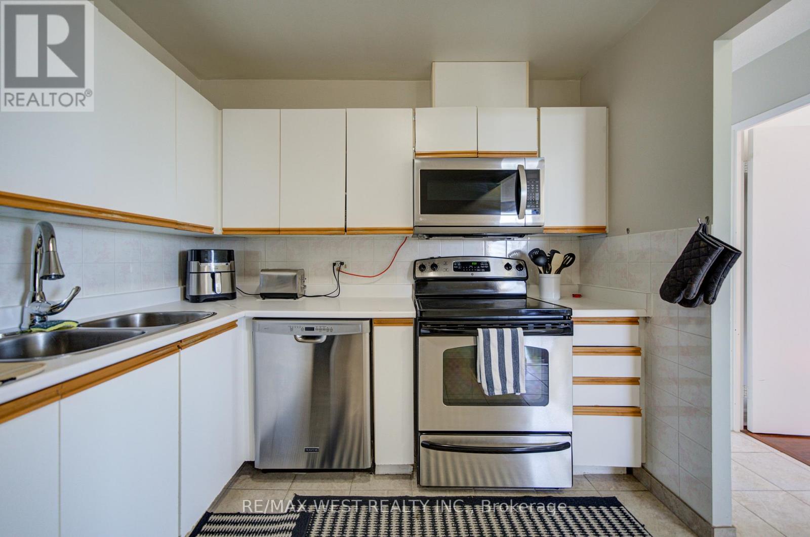 1309 - 3559 Eglinton Avenue W, Toronto, Ontario  M6M 5C6 - Photo 19 - W13234094