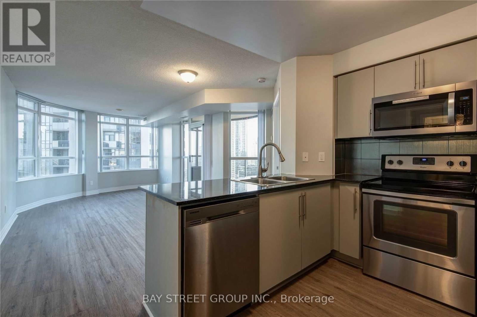 1913 - 310 Burnhamthorpe Road, Mississauga, Ontario  L5B 3Y5 - Photo 12 - W13234292
