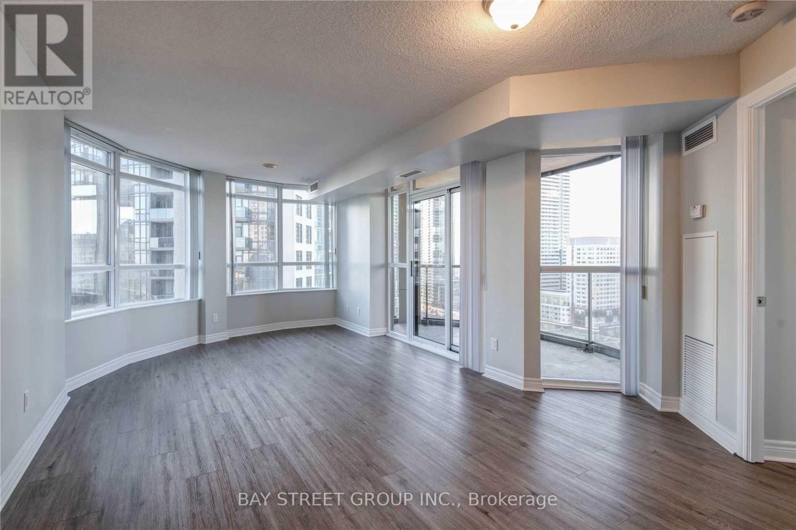 1913 - 310 Burnhamthorpe Road, Mississauga, Ontario  L5B 3Y5 - Photo 3 - W13234292