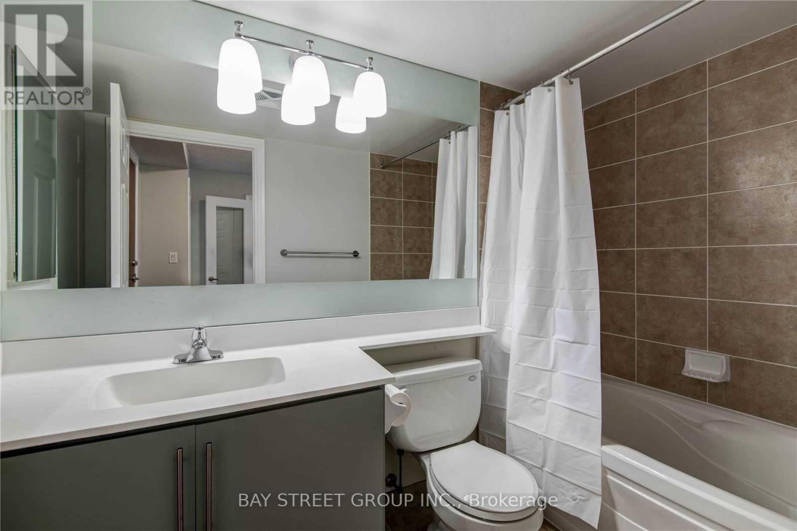 1913 - 310 Burnhamthorpe Road, Mississauga, Ontario  L5B 3Y5 - Photo 4 - W13234292