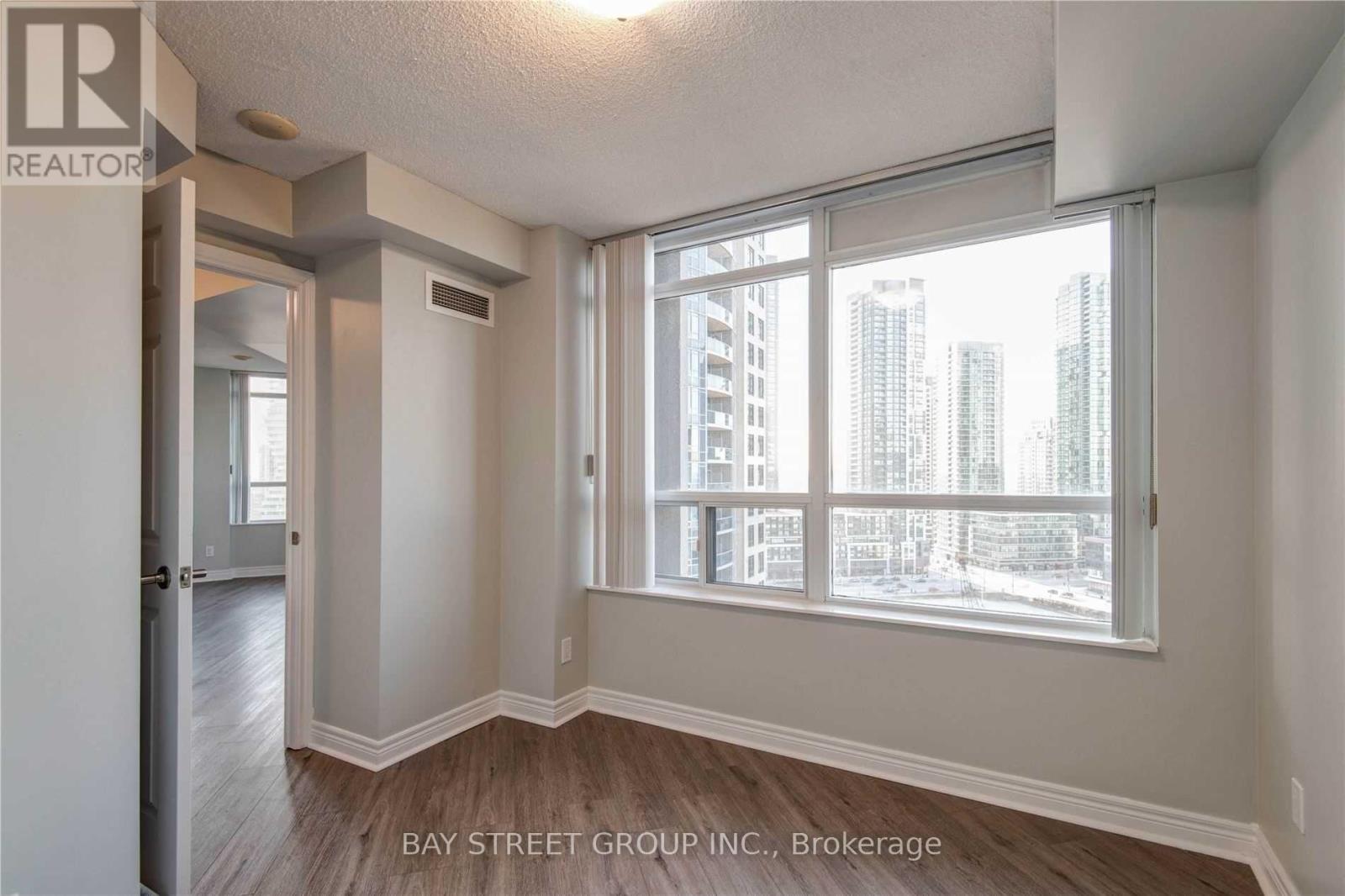 1913 - 310 Burnhamthorpe Road, Mississauga, Ontario  L5B 3Y5 - Photo 8 - W13234292
