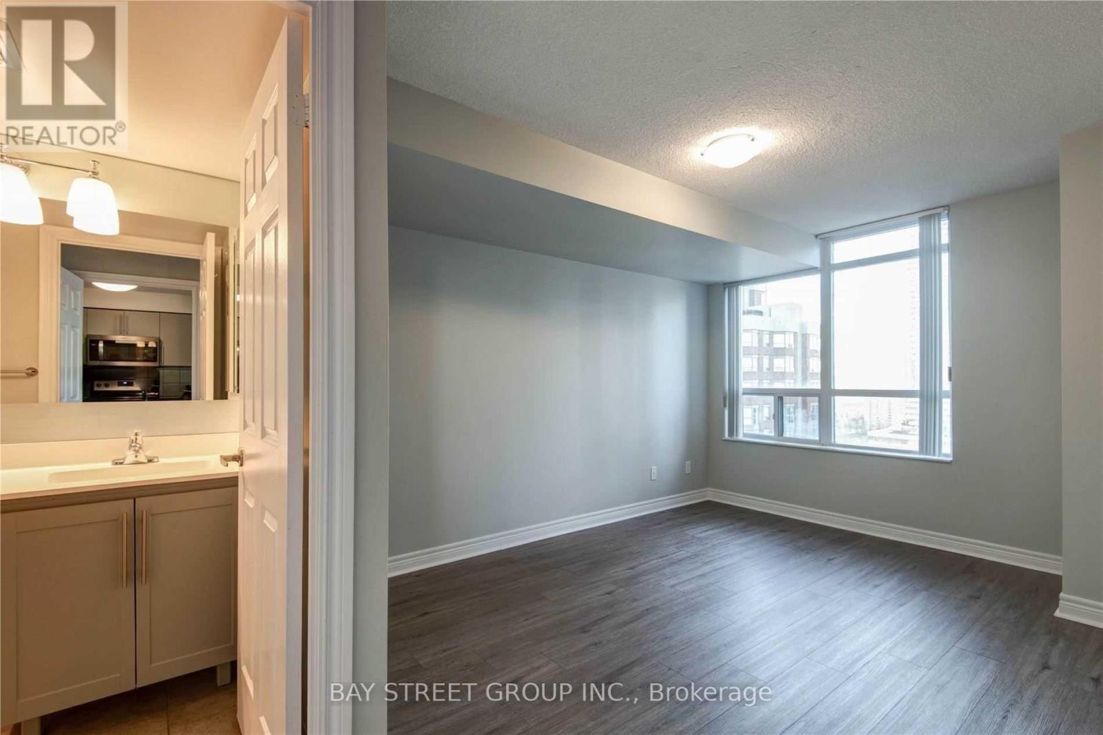 1913 - 310 Burnhamthorpe Road, Mississauga, Ontario  L5B 3Y5 - Photo 9 - W13234292