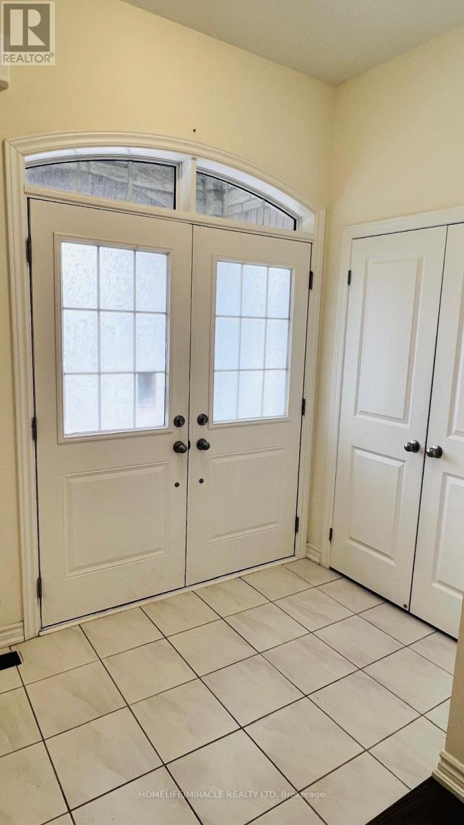 337 Valleyway Drive, Brampton, Ontario  L6X 0N9 - Photo 2 - W13234312