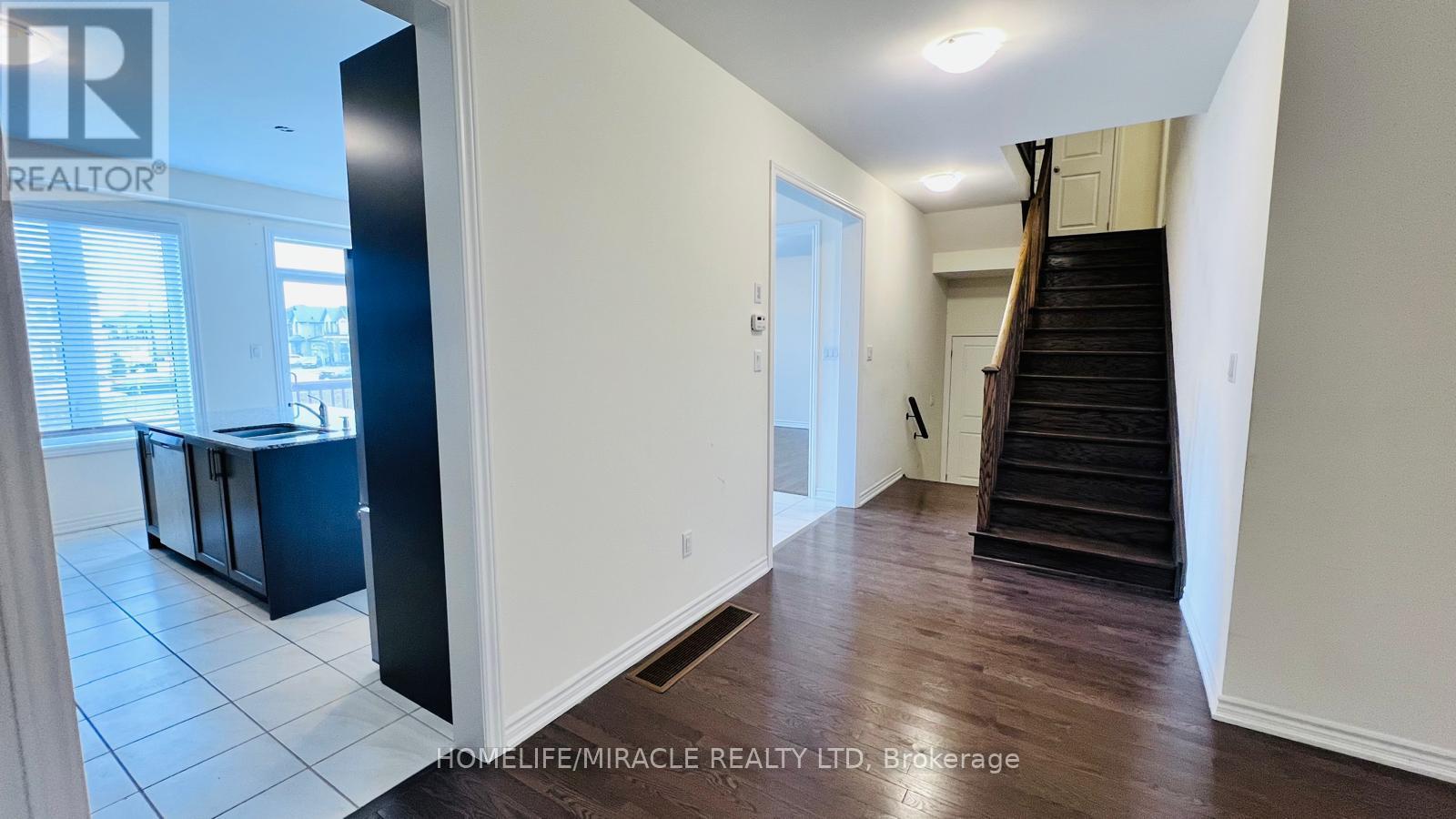 337 Valleyway Drive, Brampton, Ontario  L6X 0N9 - Photo 3 - W13234312