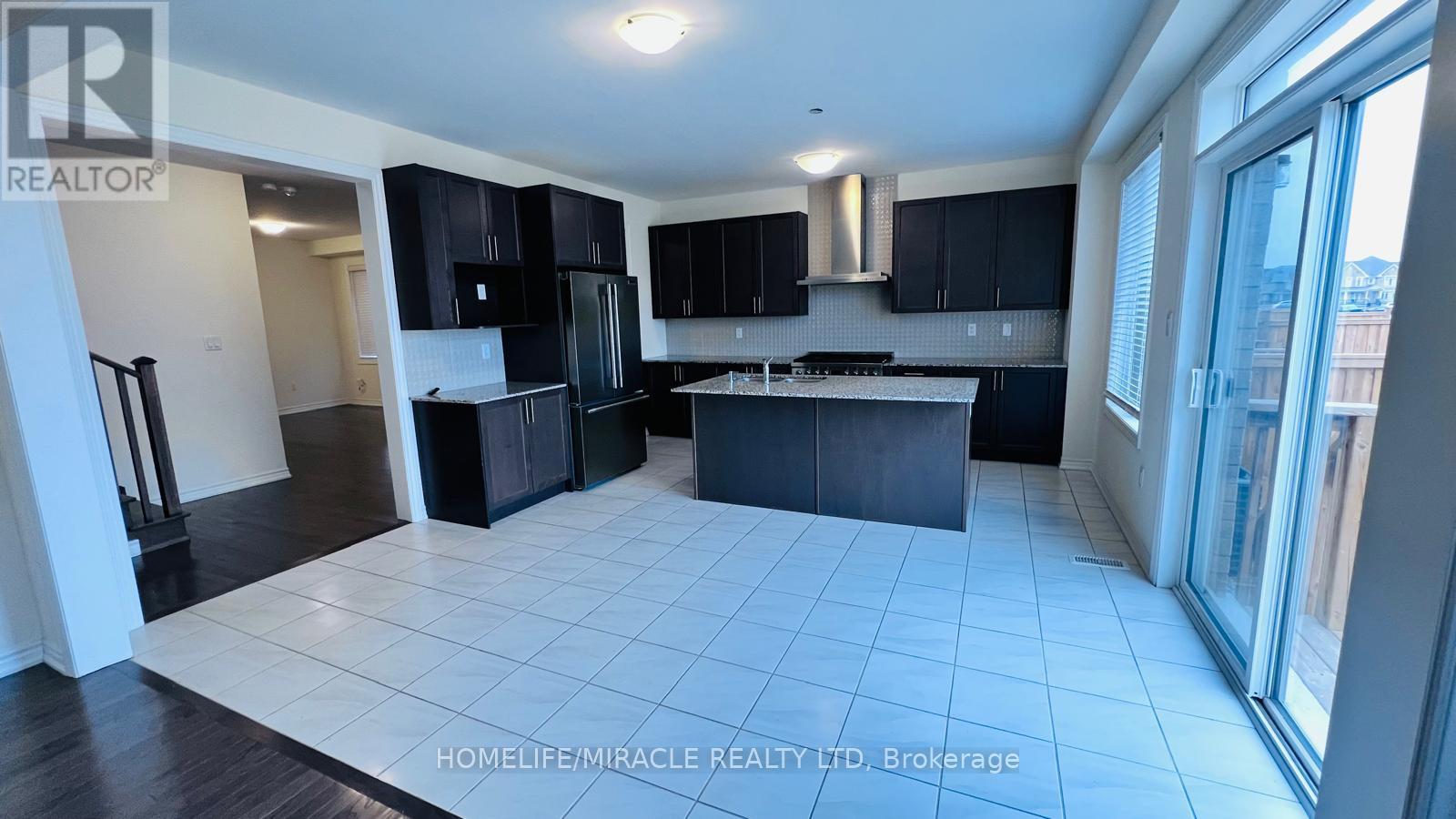337 Valleyway Drive, Brampton, Ontario  L6X 0N9 - Photo 9 - W13234312