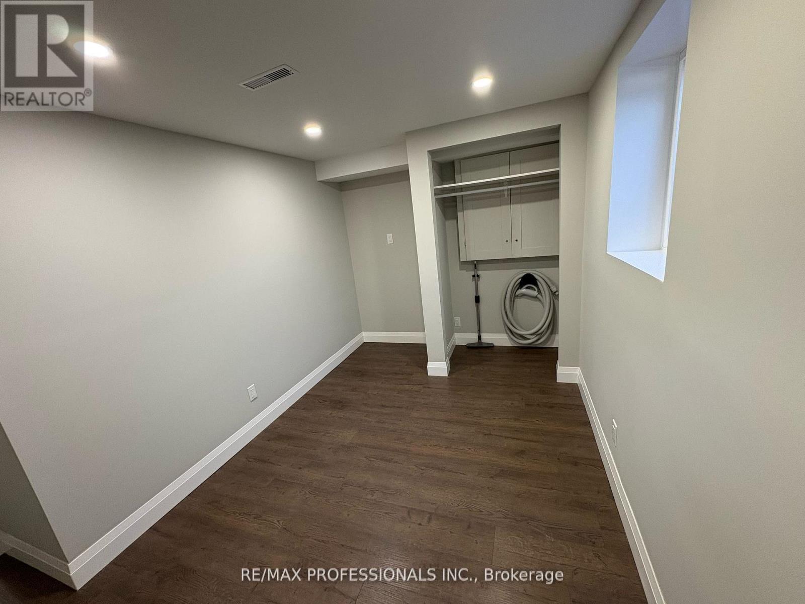 Lower - 19 Elmbrook Crescent, Toronto, Ontario  M9C 5B2 - Photo 12 - W13234344