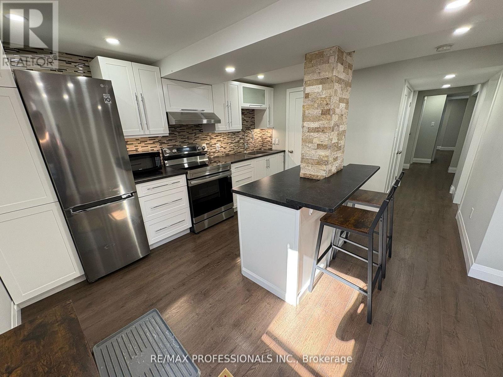 Lower - 19 Elmbrook Crescent, Toronto, Ontario  M9C 5B2 - Photo 3 - W13234344