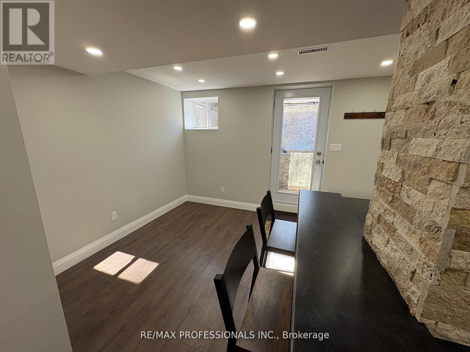 Lower - 19 Elmbrook Crescent, Toronto, Ontario  M9C 5B2 - Photo 7 - W13234344