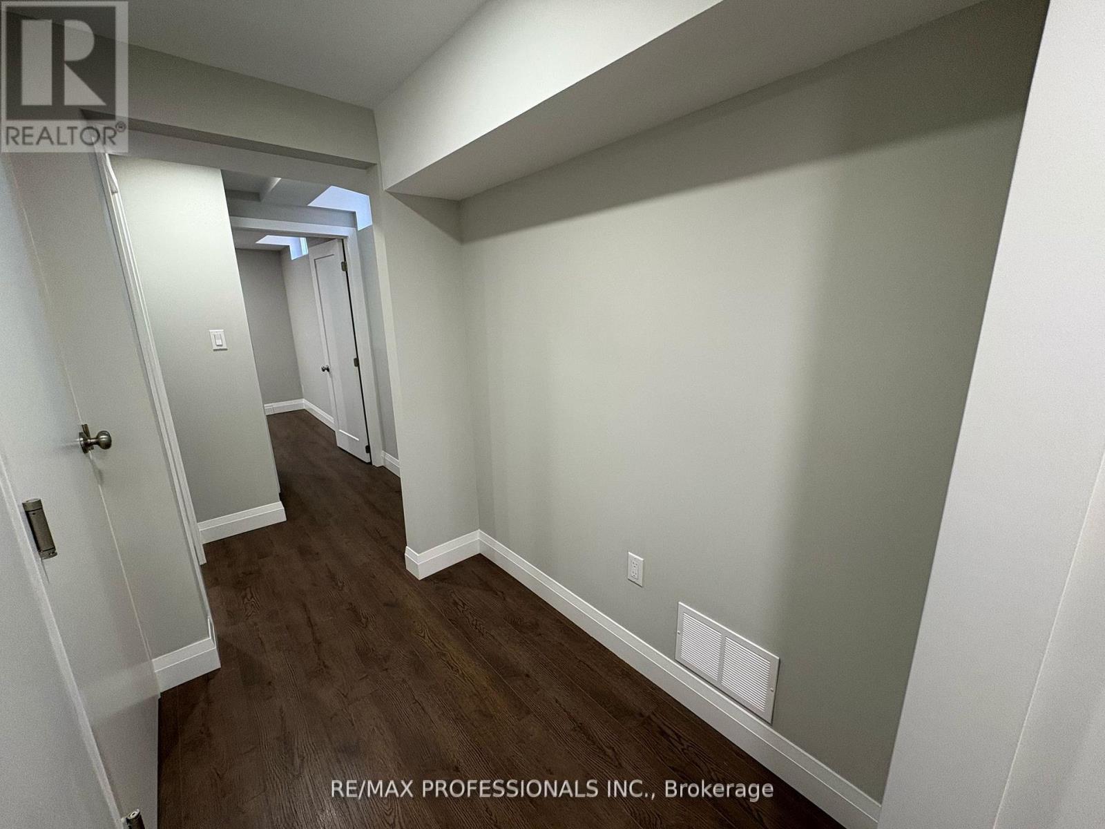 Lower - 19 Elmbrook Crescent, Toronto, Ontario  M9C 5B2 - Photo 8 - W13234344