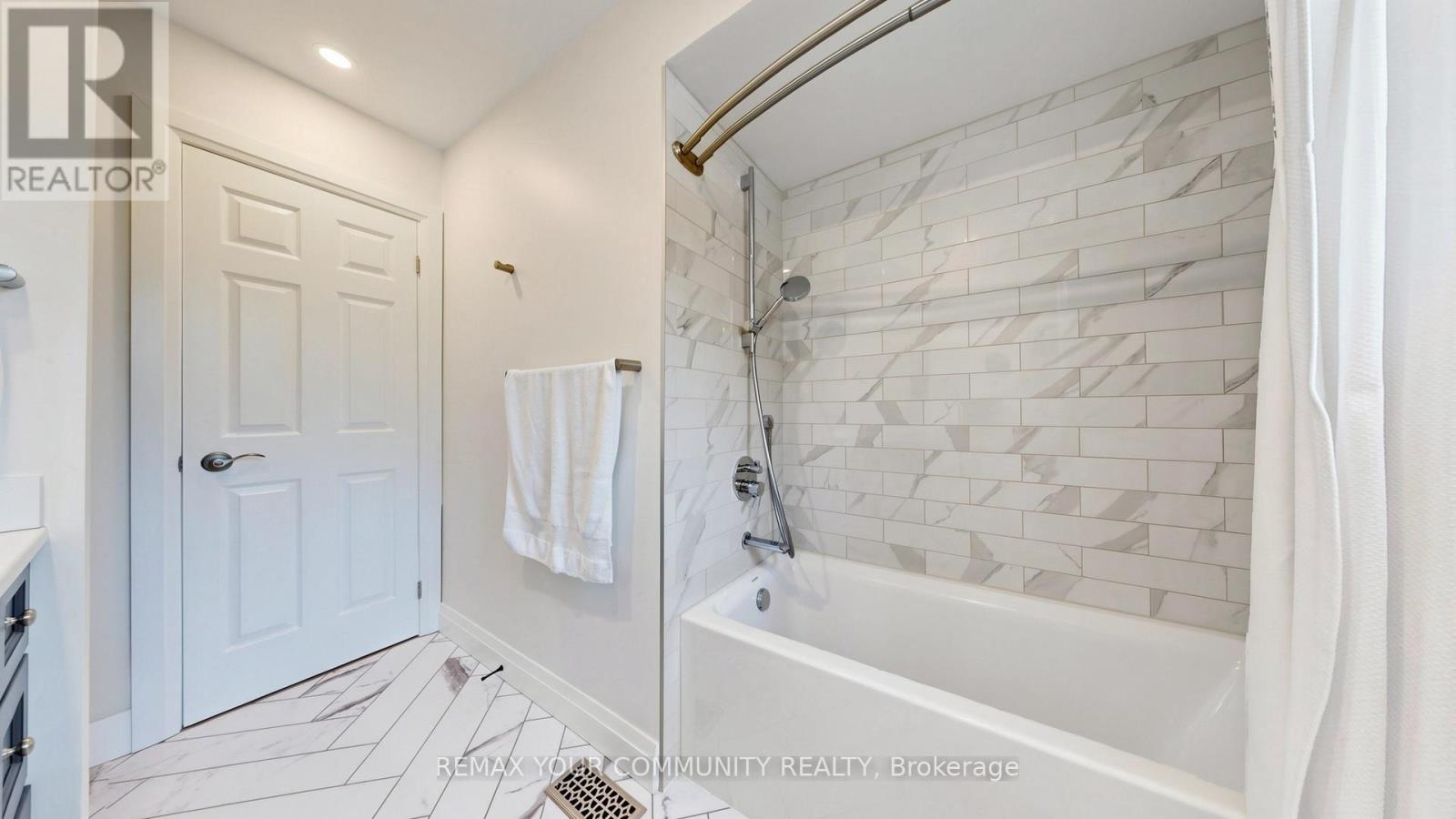 1248 Blackburm Drive, Oakville, Ontario  L6M 2N5 - Photo 28 - W13234434