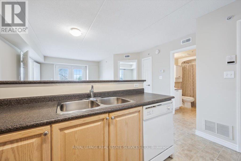 303 - 1490 Bishops Gate, Oakville, Ontario  L6M 4N3 - Photo 7 - W13234436