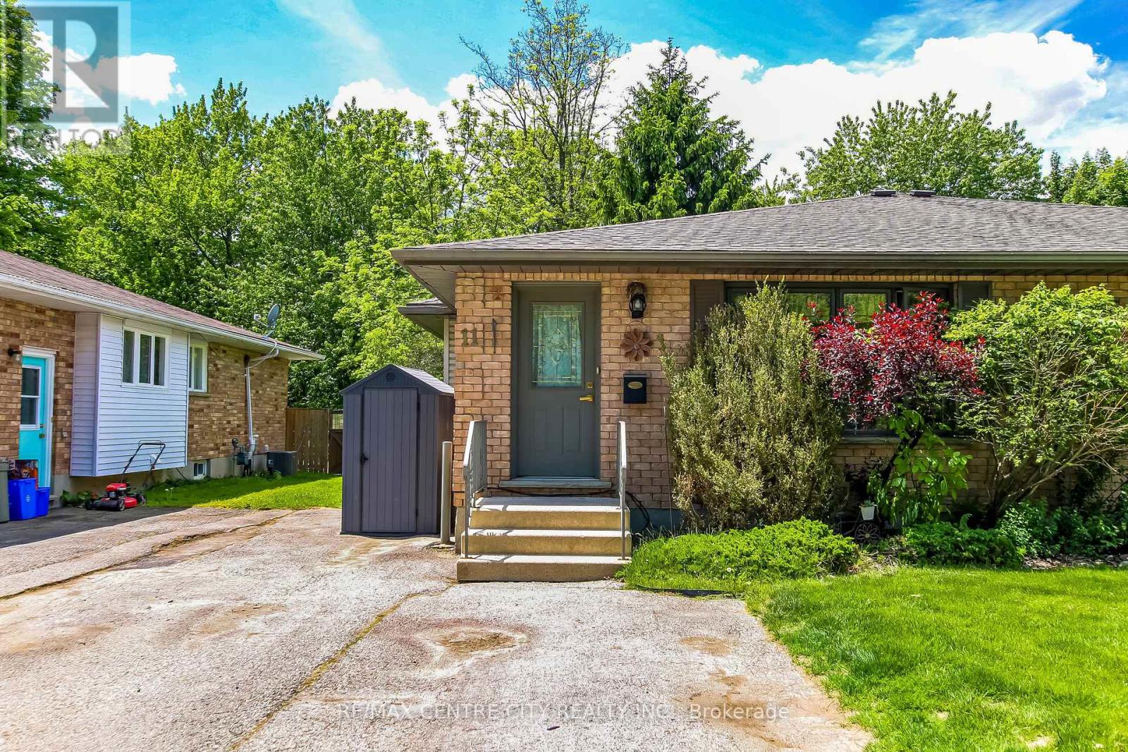 11 Willow Street, St. Thomas, Ontario  N5R 5Z7 - Photo 1 - X13234674