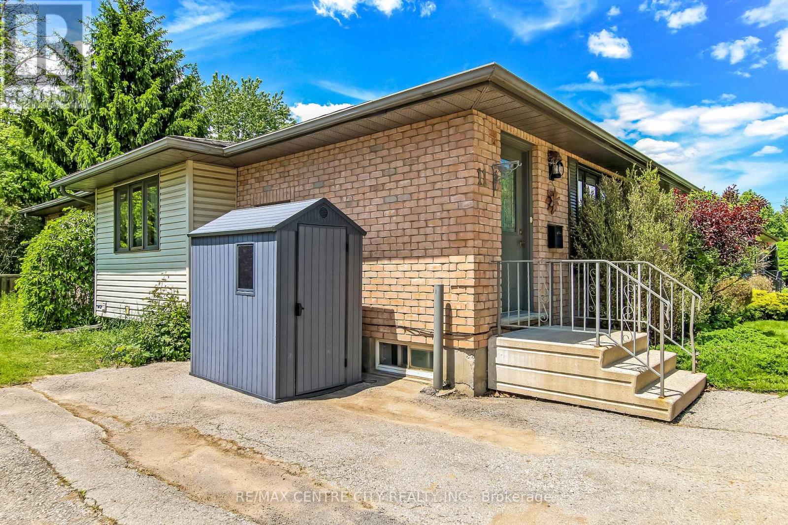 11 Willow Street, St. Thomas, Ontario  N5R 5Z7 - Photo 2 - X13234674