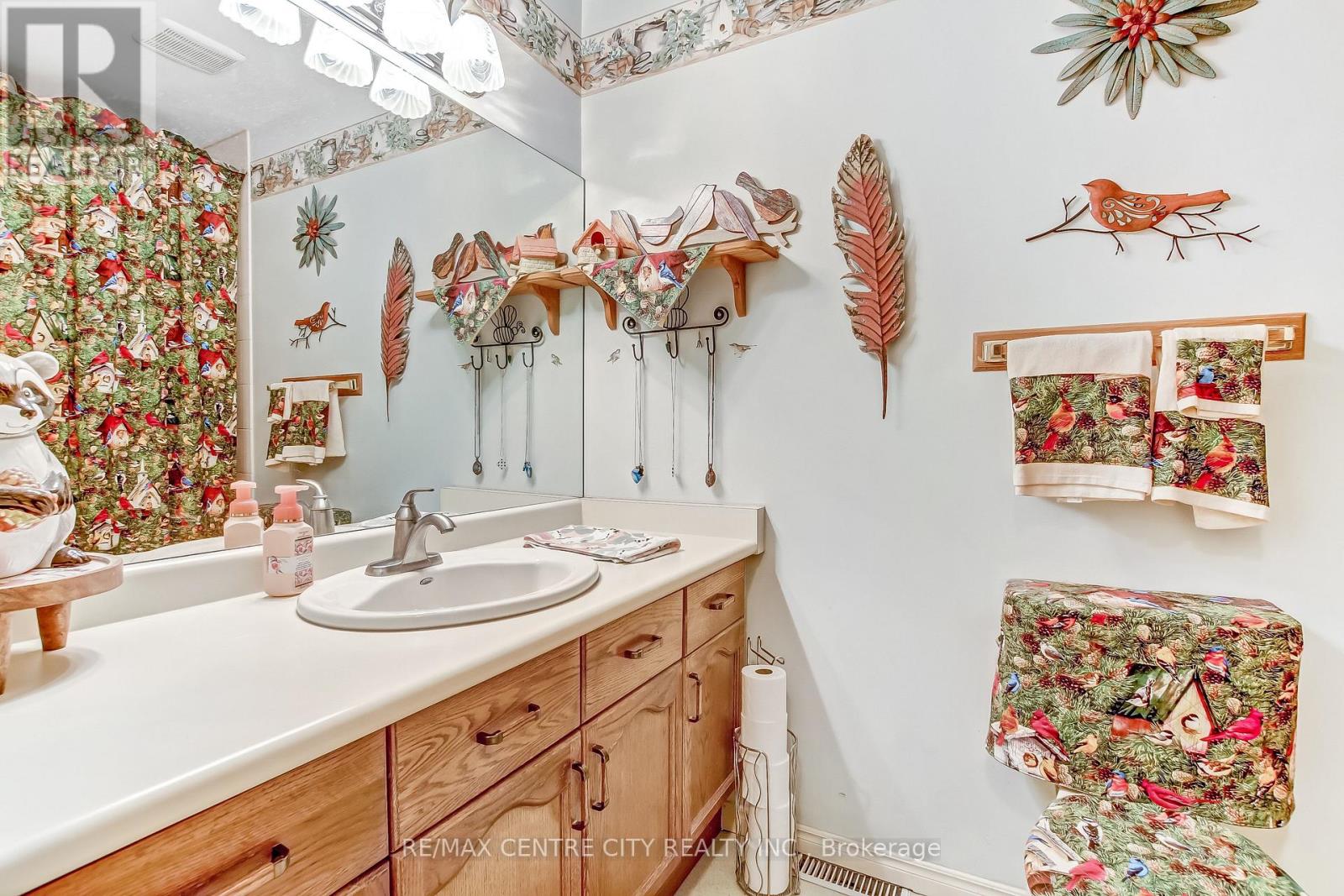 11 Willow Street, St. Thomas, Ontario  N5R 5Z7 - Photo 6 - X13234674