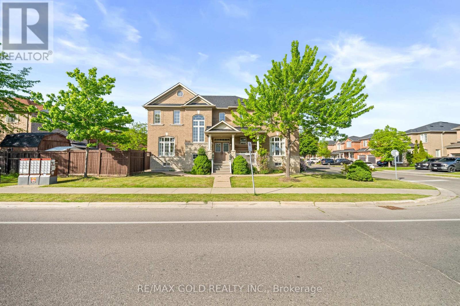 261 Mountainash Road, Brampton, Ontario  L6R 3M3 - Photo 39 - W13234490